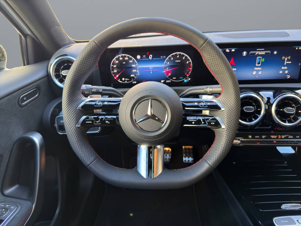 MERCEDES-BENZ A 220 AMG Line 4m - 12