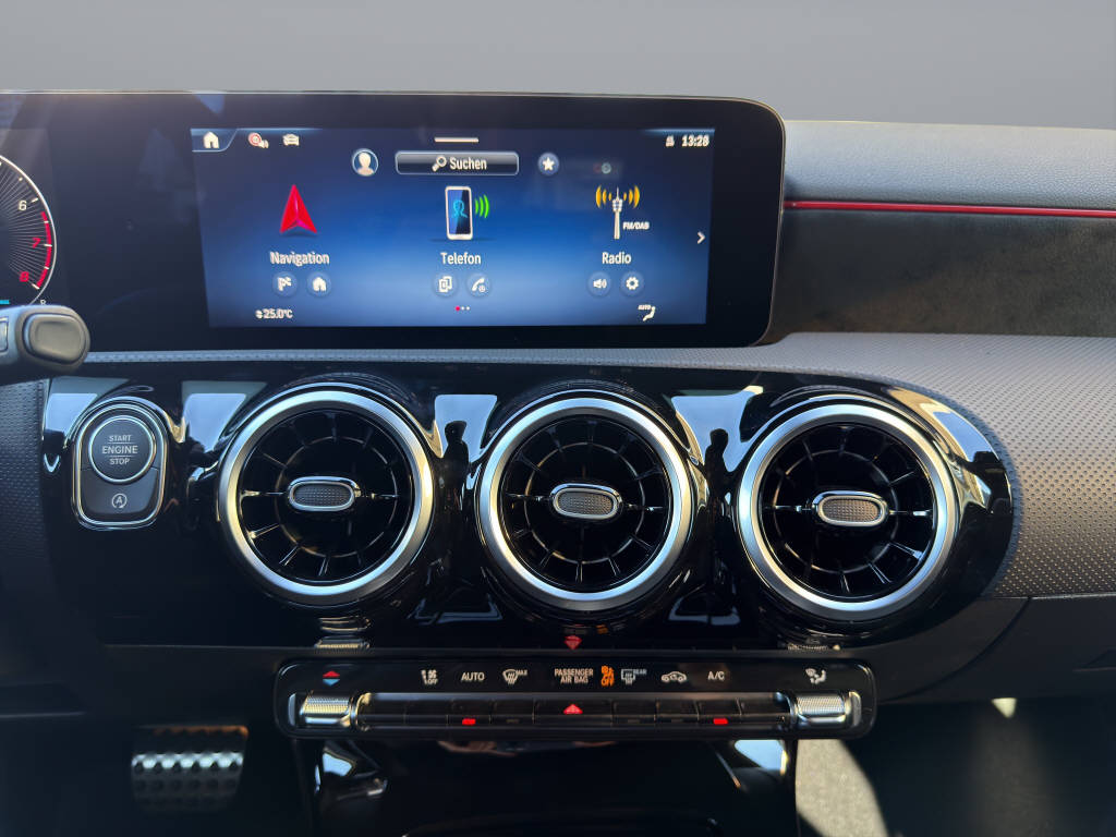 MERCEDES-BENZ A 220 AMG Line 4m - 11