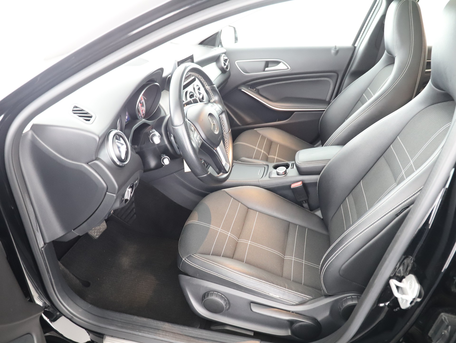 MERCEDES-BENZ GLA 200 CDI Urban 4Matic - 10