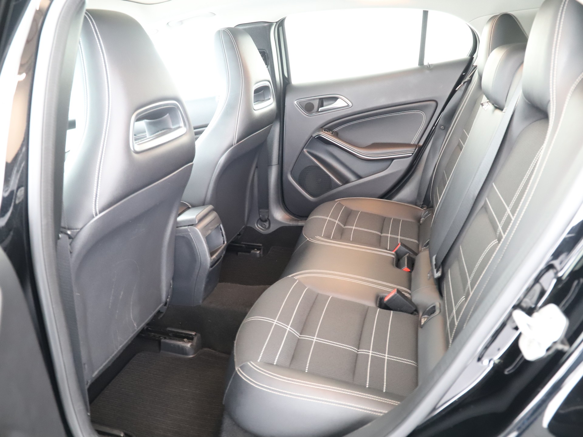 MERCEDES-BENZ GLA 200 CDI Urban 4Matic - 11