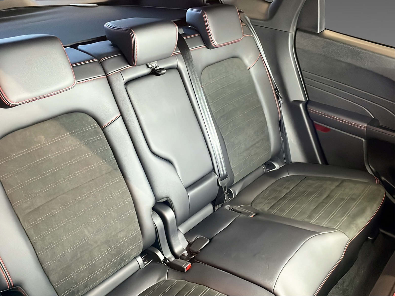 FORD Kuga 2.5 Plug-in Hybrid ST-Line X - 9