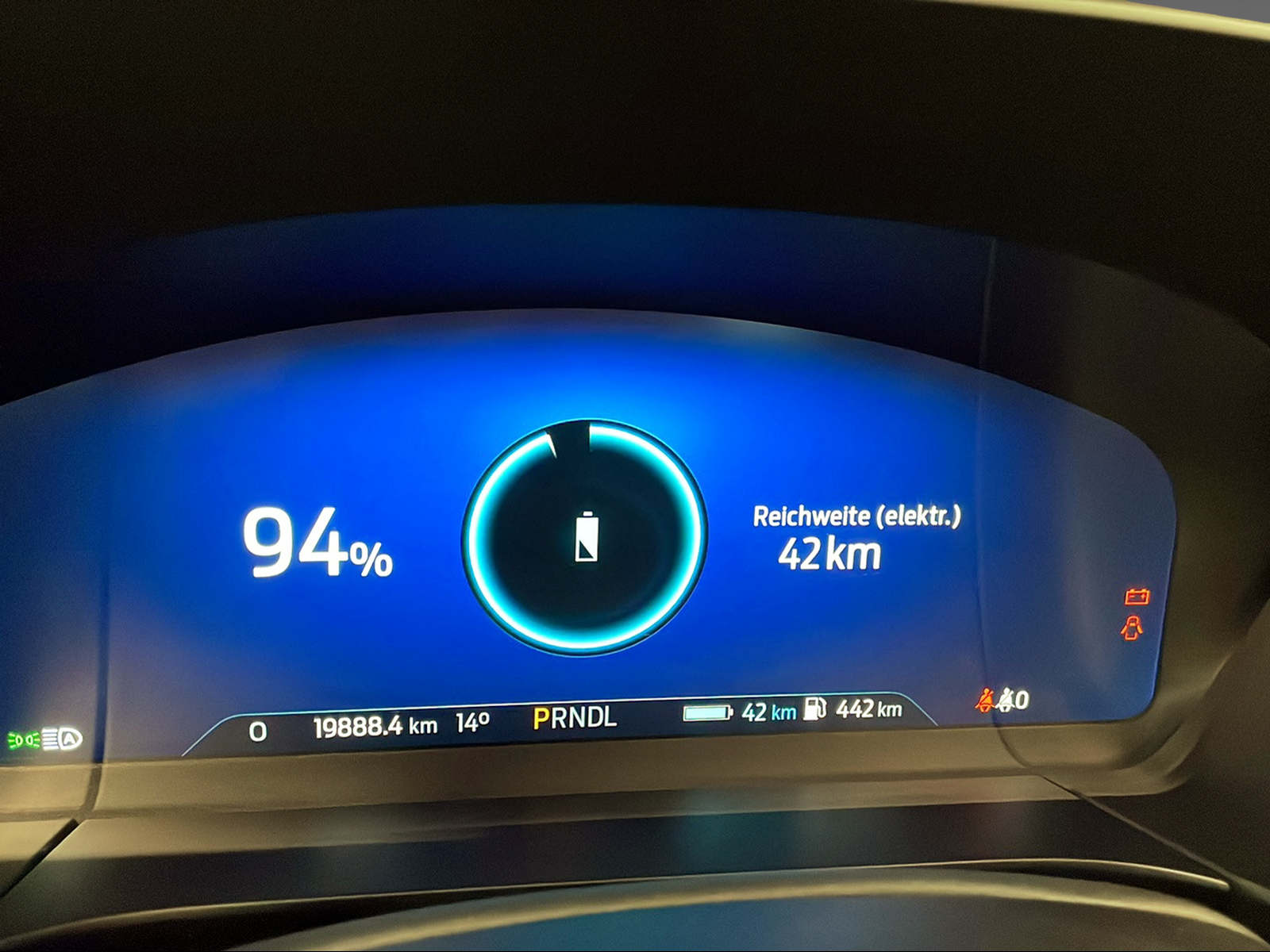 FORD Kuga 2.5 Plug-in Hybrid ST-Line X - 12