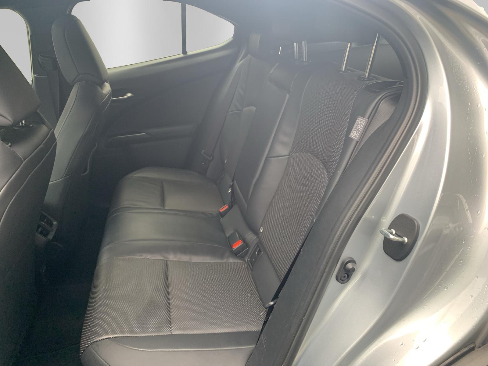 LEXUS UX 250h Comfort - 24