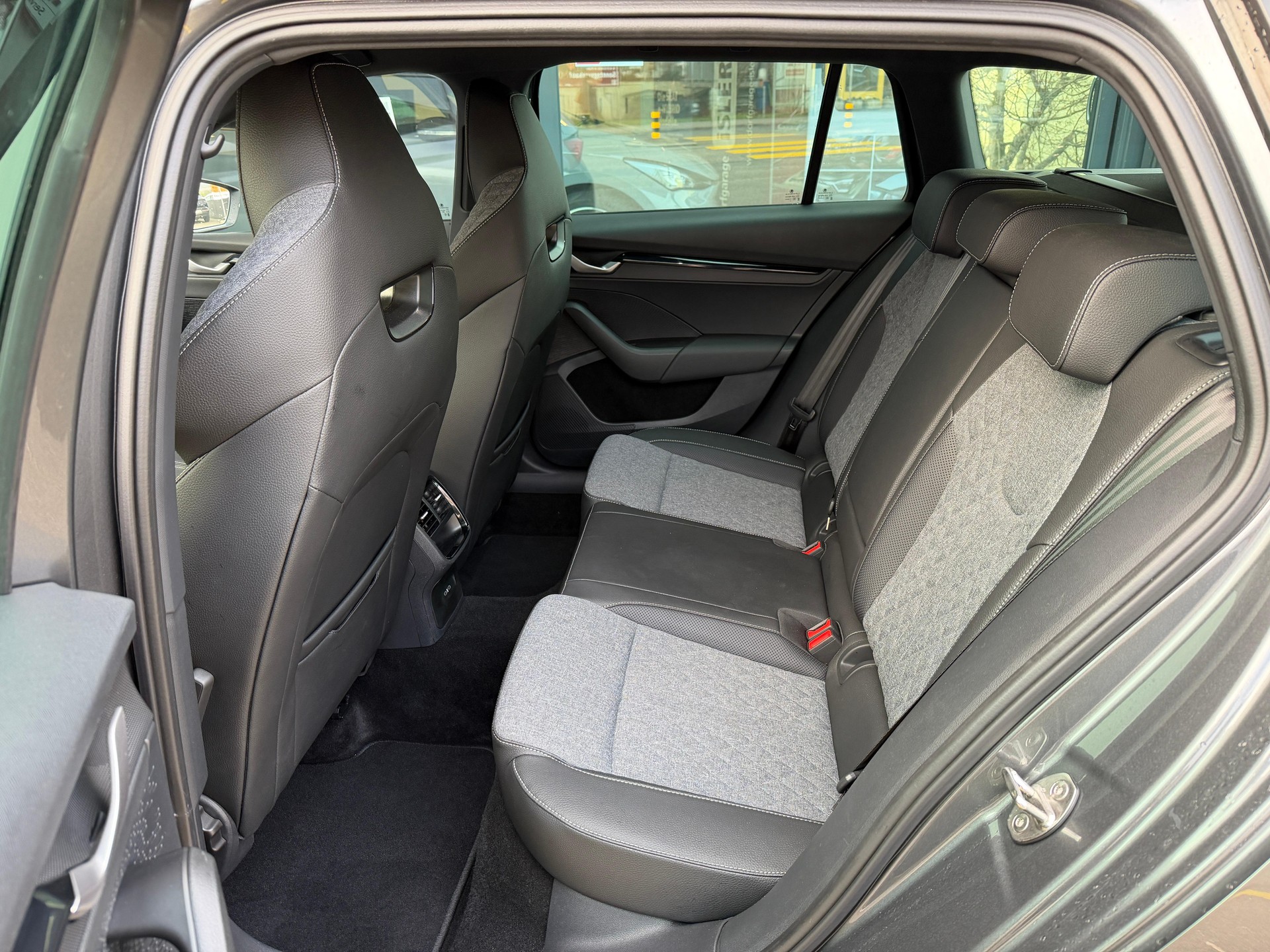 SKODA Octavia Combi 1.5 TSI SportLine DSG - 8