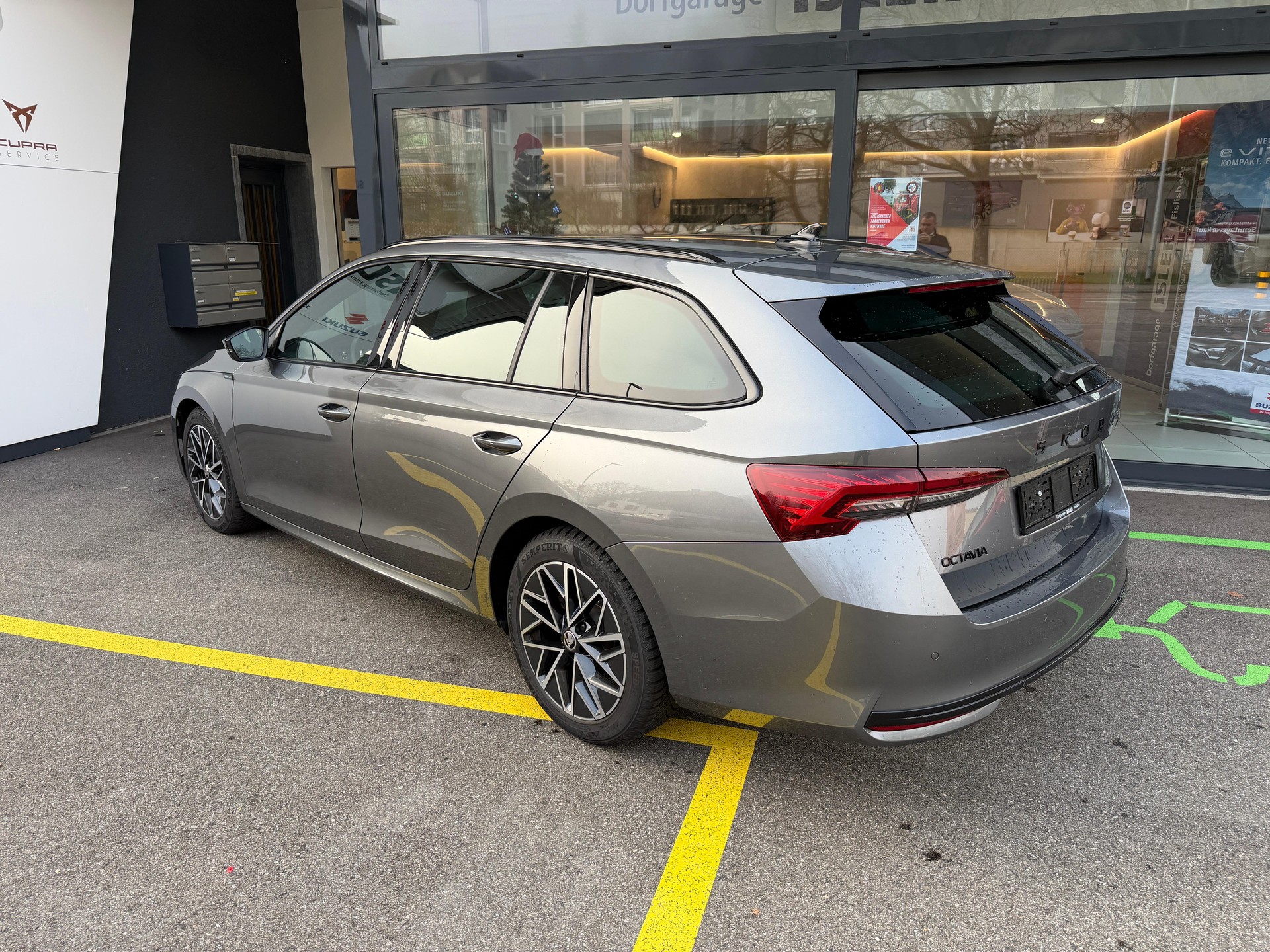 SKODA Octavia Combi 1.5 TSI SportLine DSG - 4