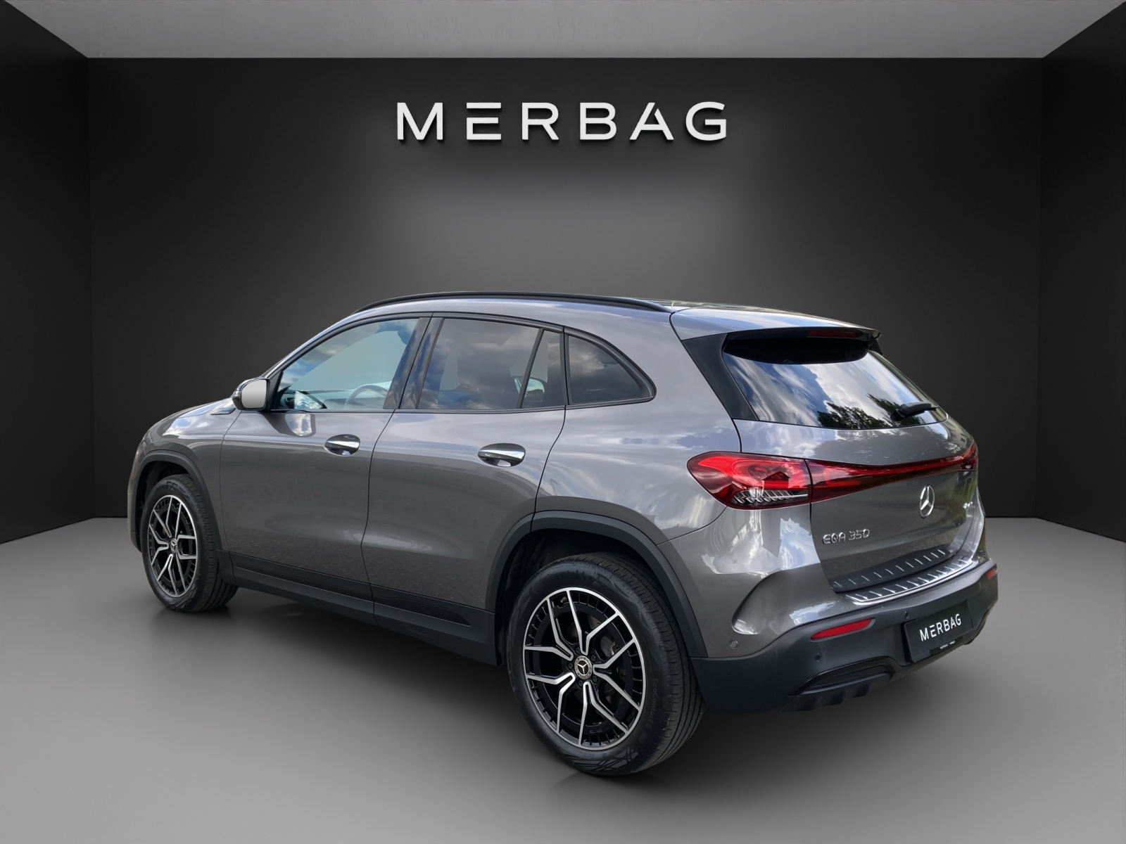 MERCEDES-BENZ EQA 350 AMG Line 4Matic - 3