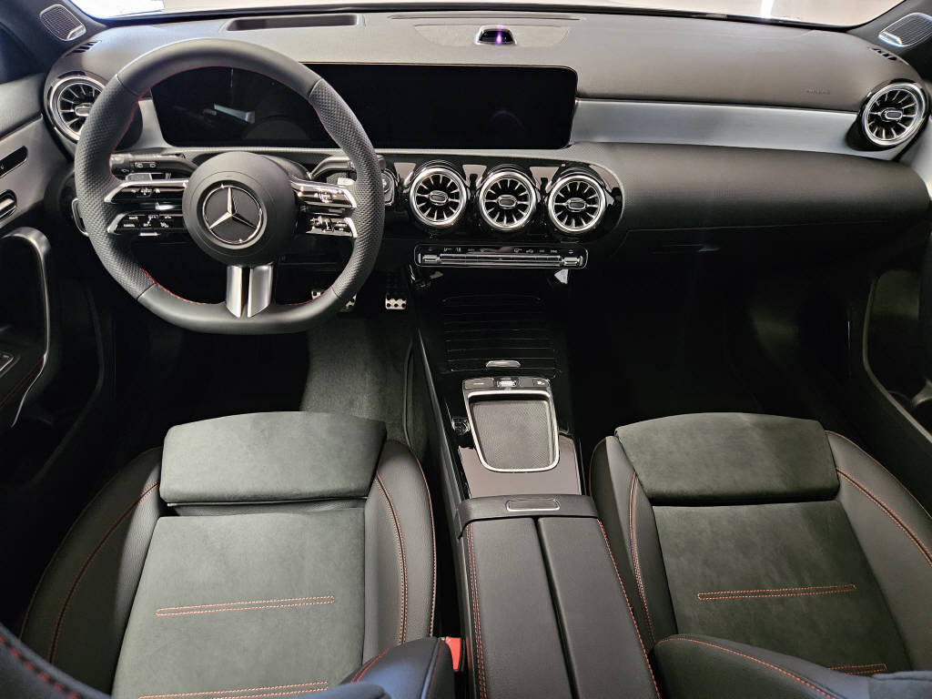 MERCEDES-BENZ A 220 4Matic AMG Line - 8