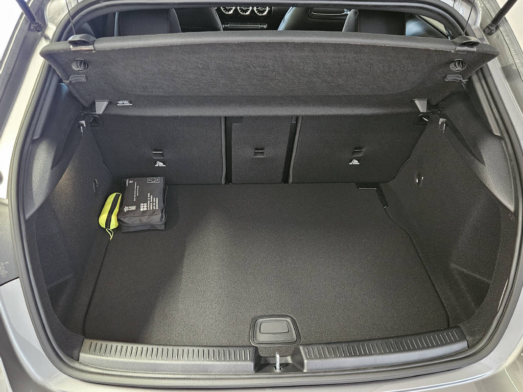 MERCEDES-BENZ A 220 4Matic AMG Line - 4