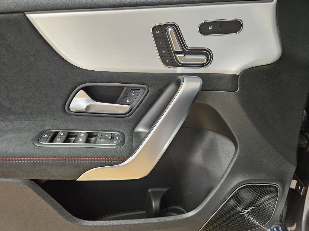 MERCEDES-BENZ A 220 4Matic AMG Line - 10