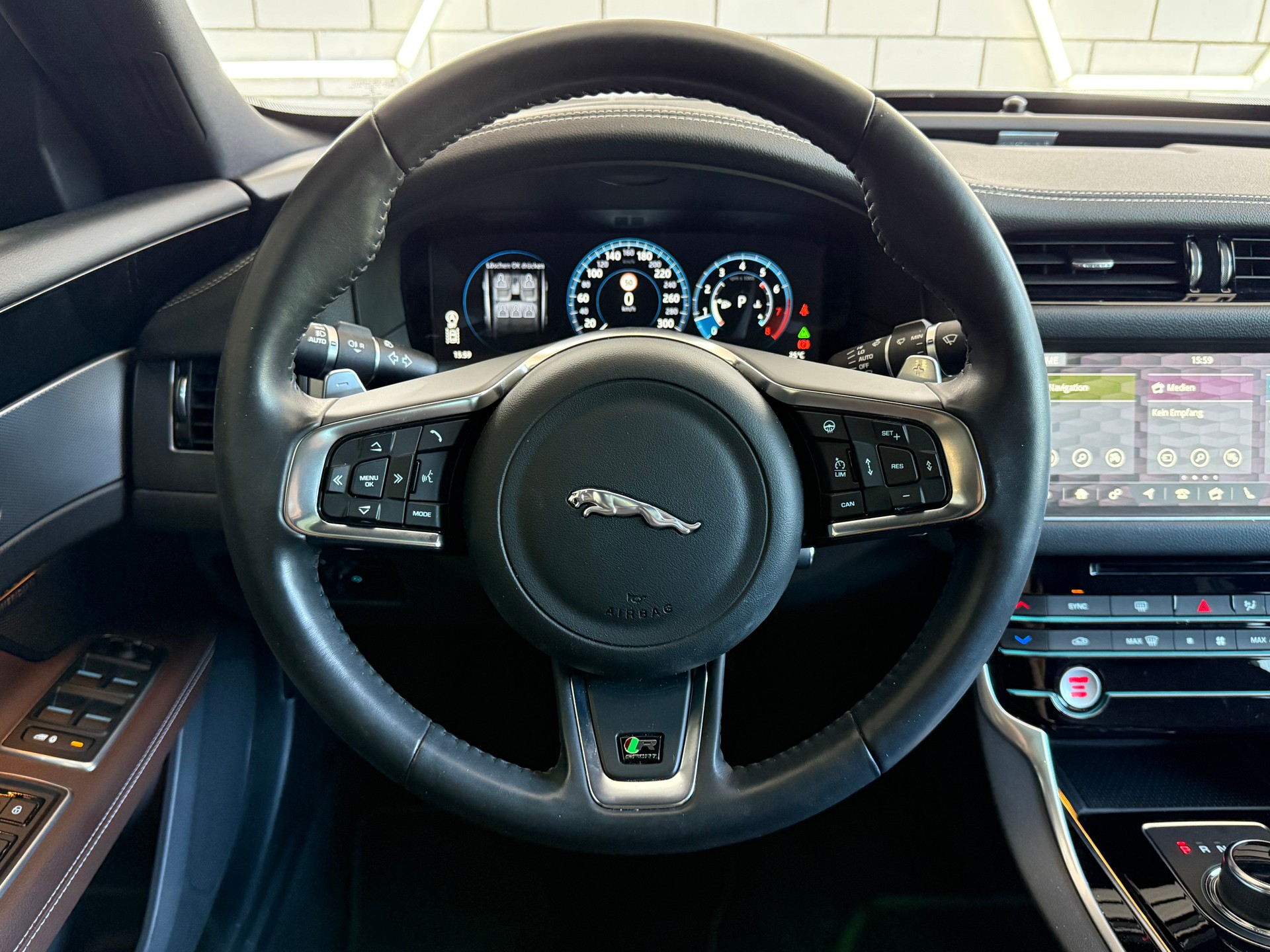 JAGUAR XF 30t R-Sport AWD - 9