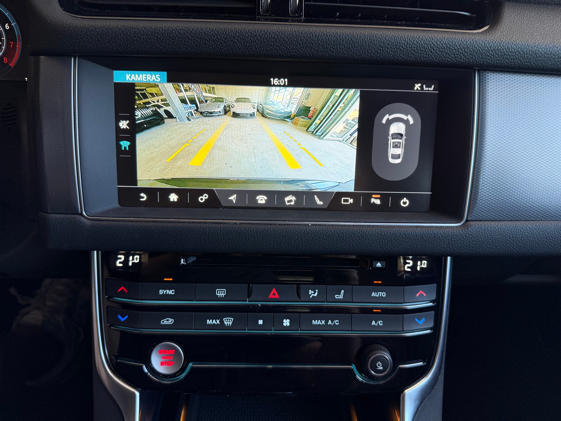 JAGUAR XF 30t R-Sport AWD - 11