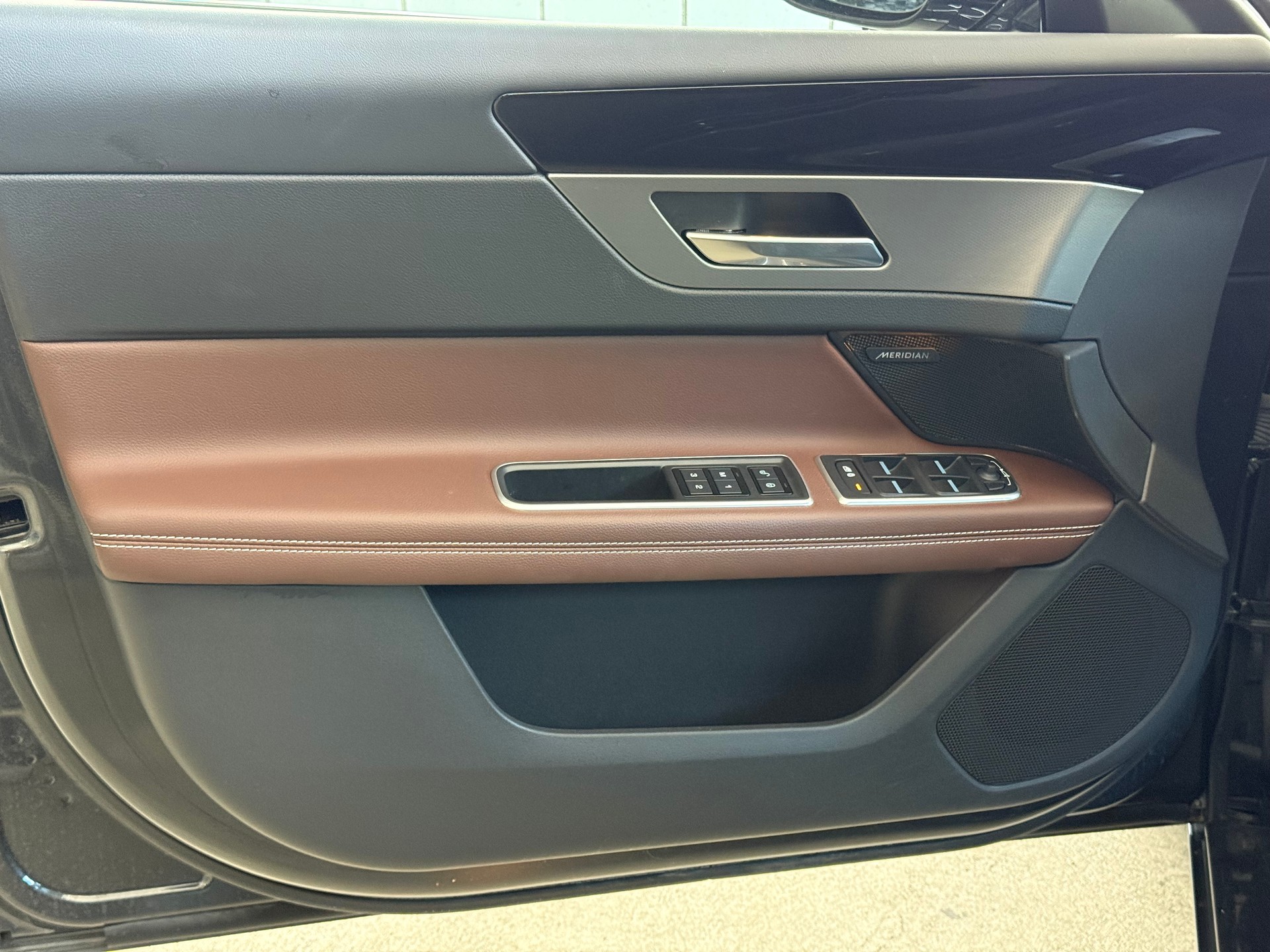 JAGUAR XF 30t R-Sport AWD - 6