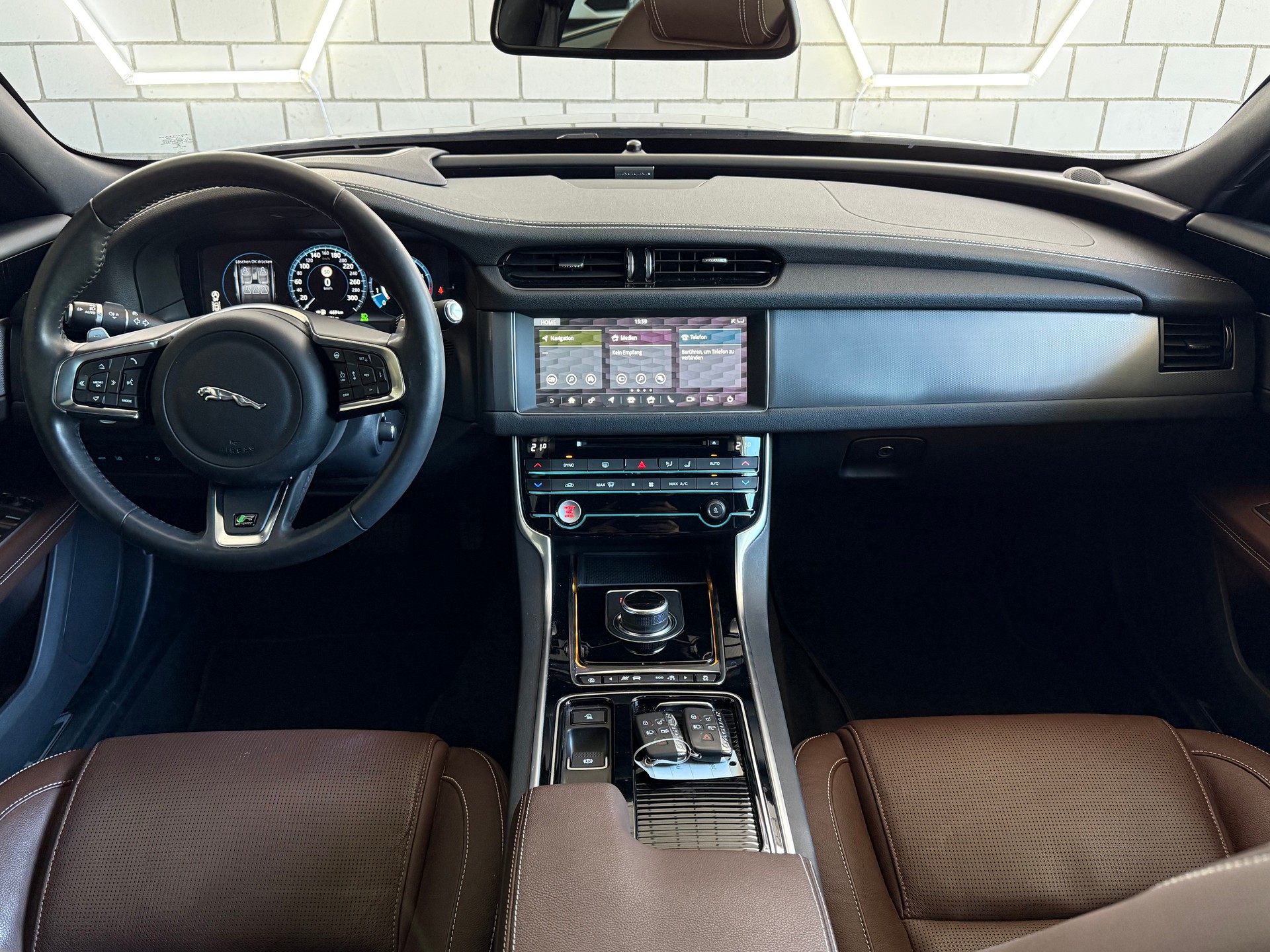 JAGUAR XF 30t R-Sport AWD - 8