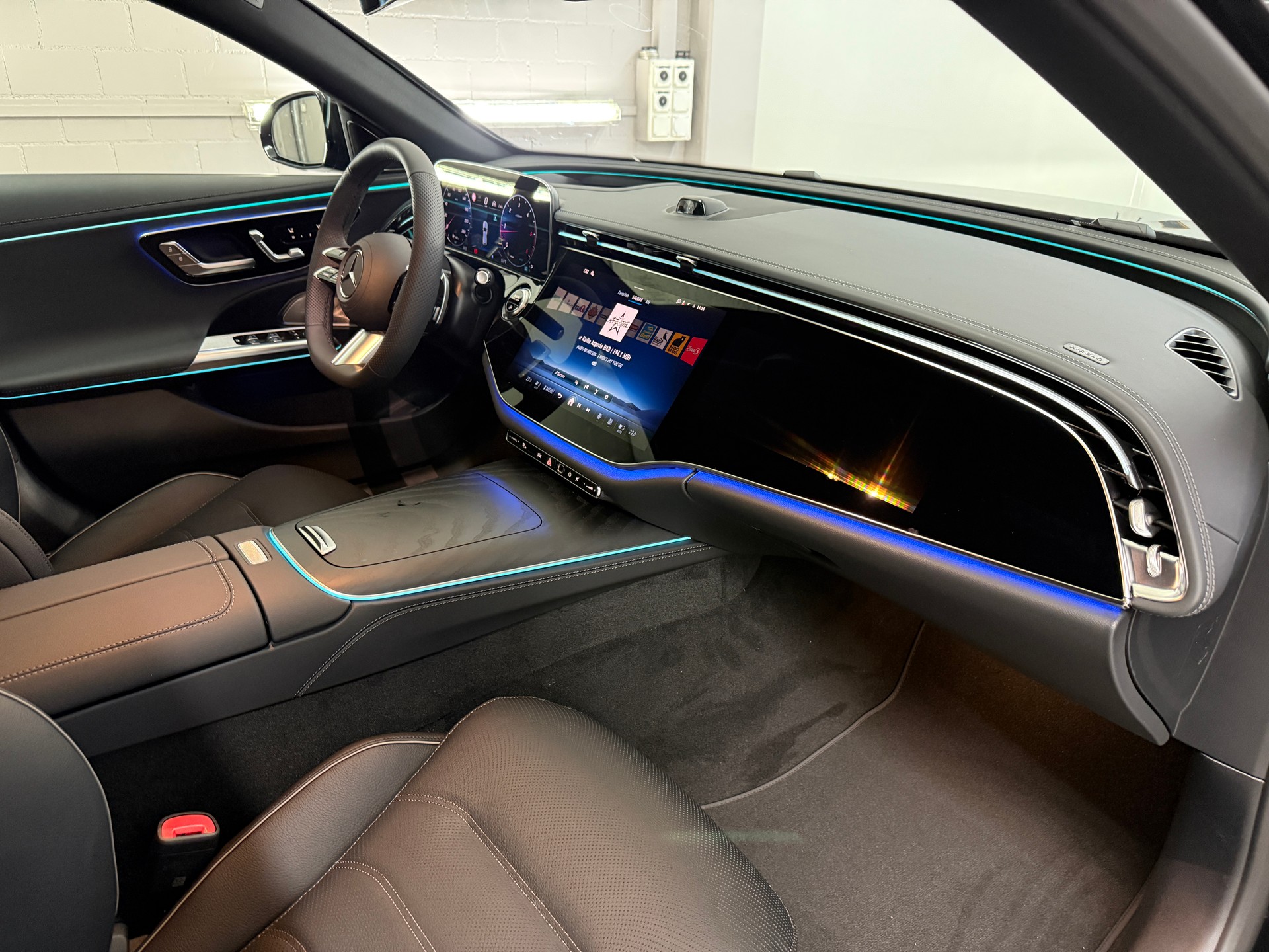 MERCEDES-BENZ E 220 d 4MATIC T-Modell - 11