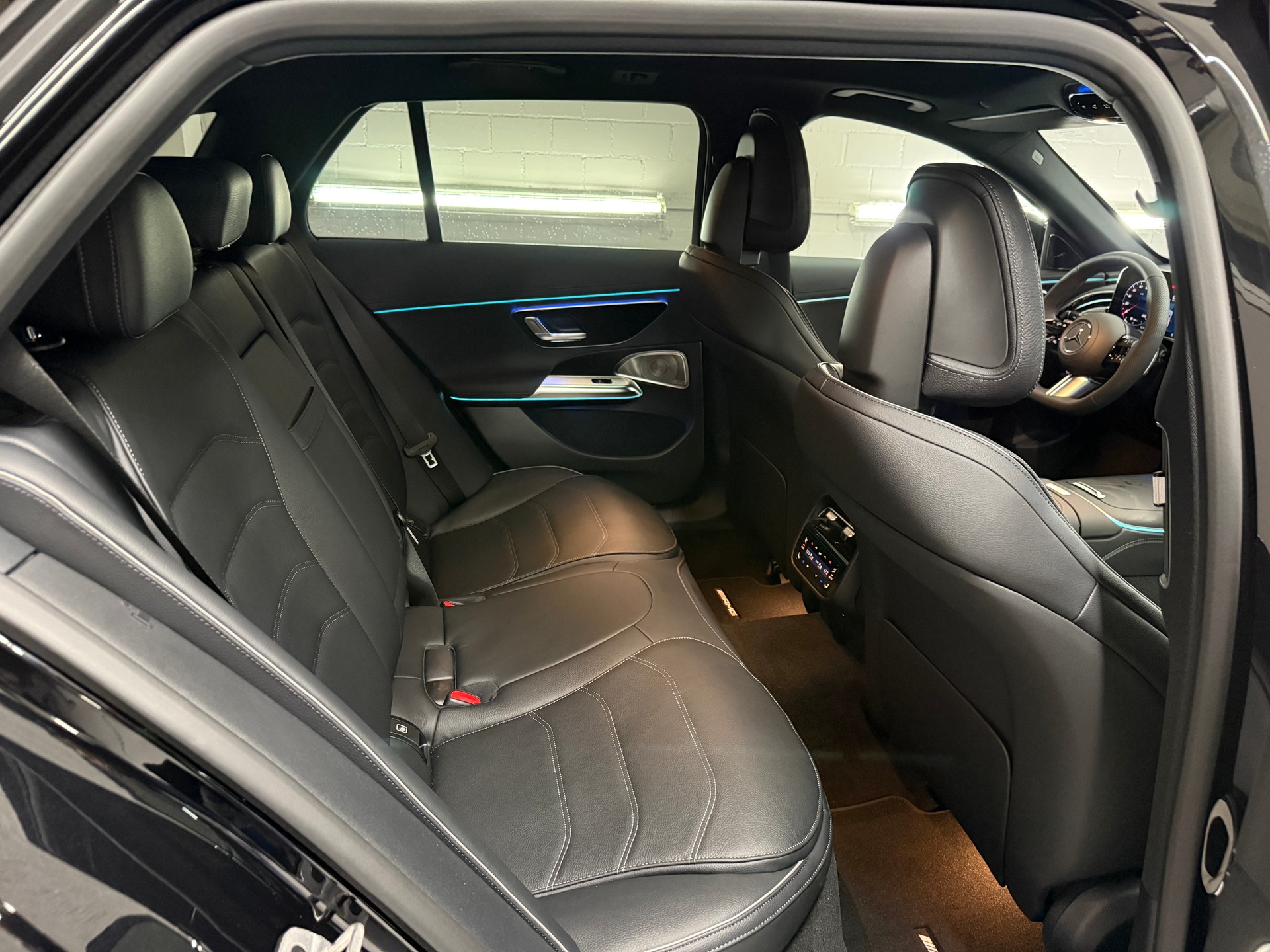 MERCEDES-BENZ E 220 d 4MATIC T-Modell - 9