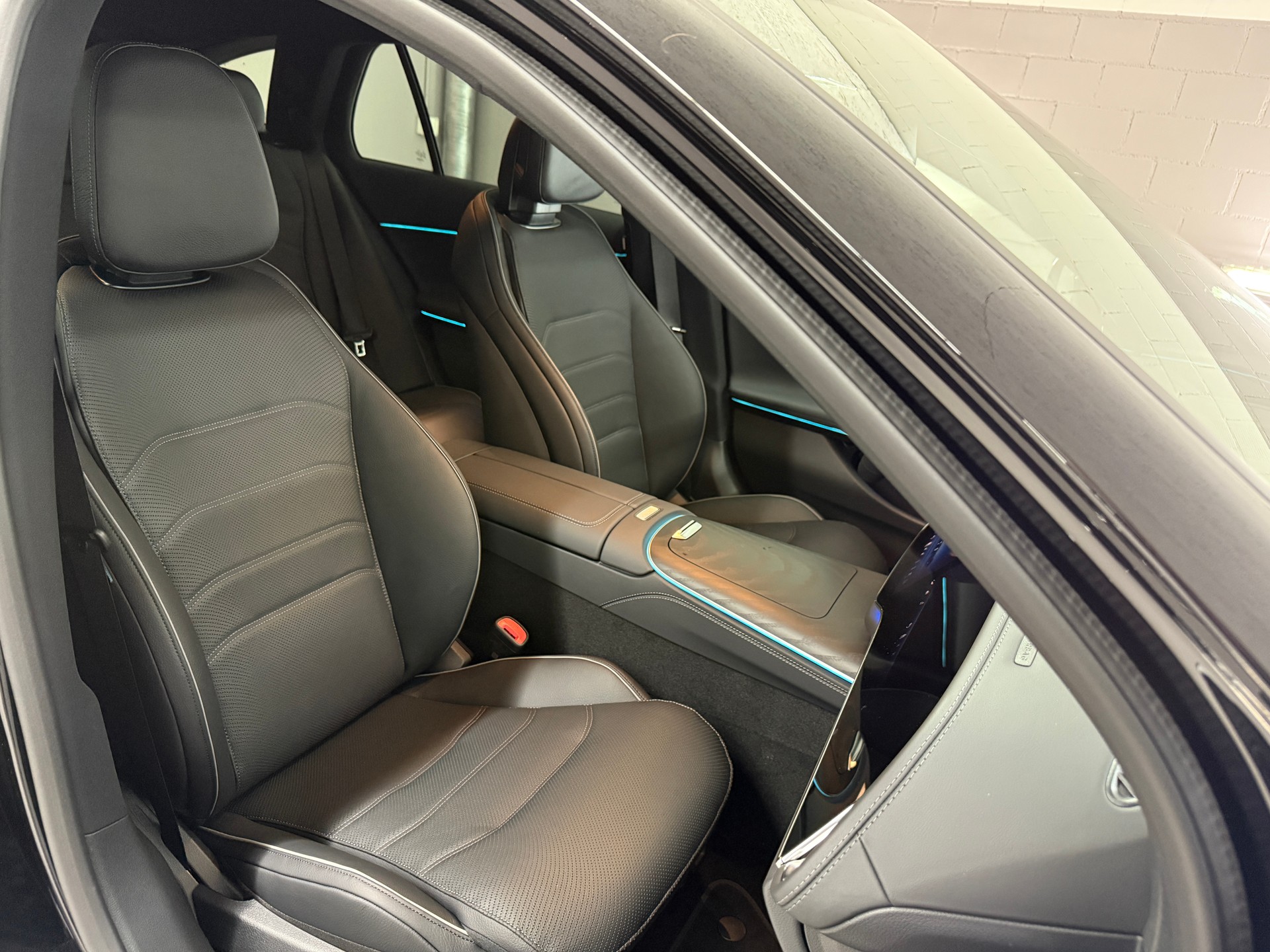 MERCEDES-BENZ E 220 d 4MATIC T-Modell - 10