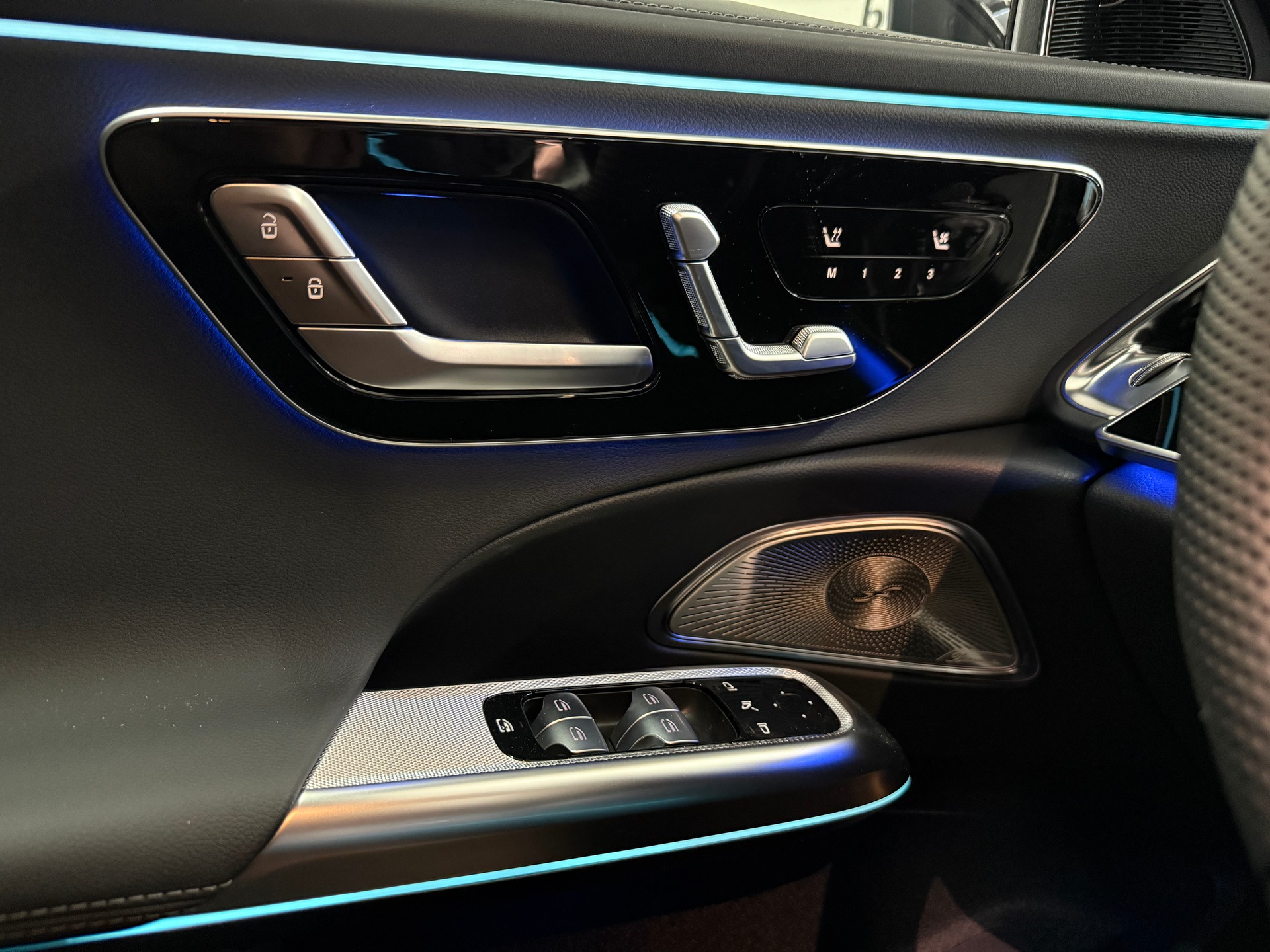 MERCEDES-BENZ E 220 d 4MATIC T-Modell - 16