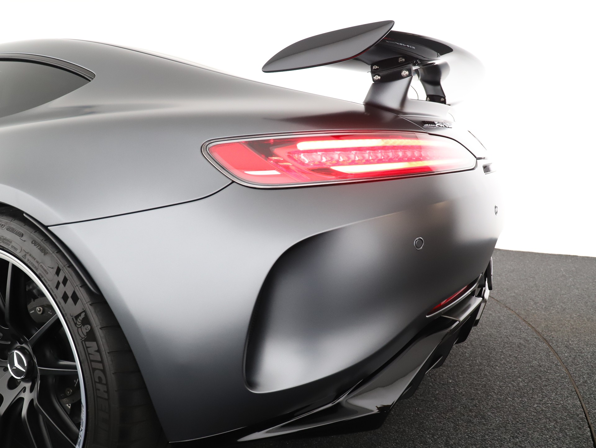 MERCEDES-BENZ AMG GT R - 9