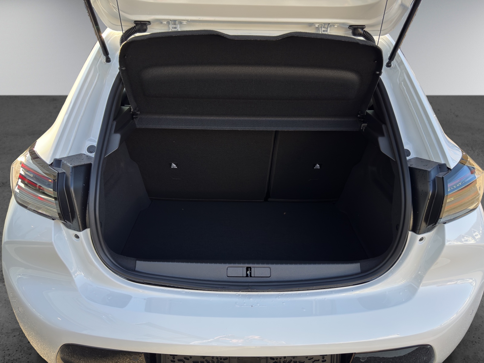 PEUGEOT 208 1.2 Hybrid Allure Premium - 6