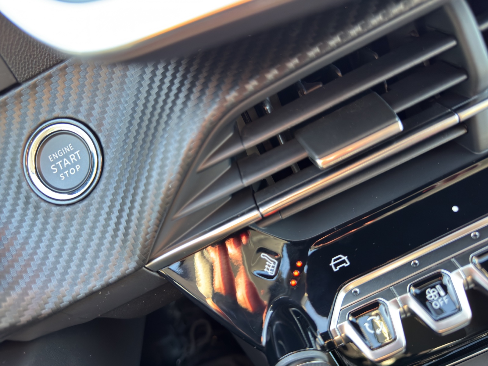 PEUGEOT 208 1.2 Hybrid Allure Premium - 11