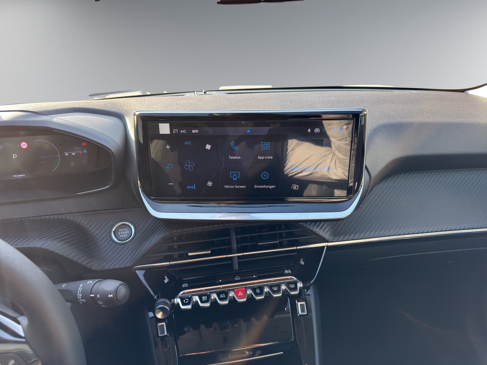 PEUGEOT 208 1.2 Hybrid Allure Premium - 8