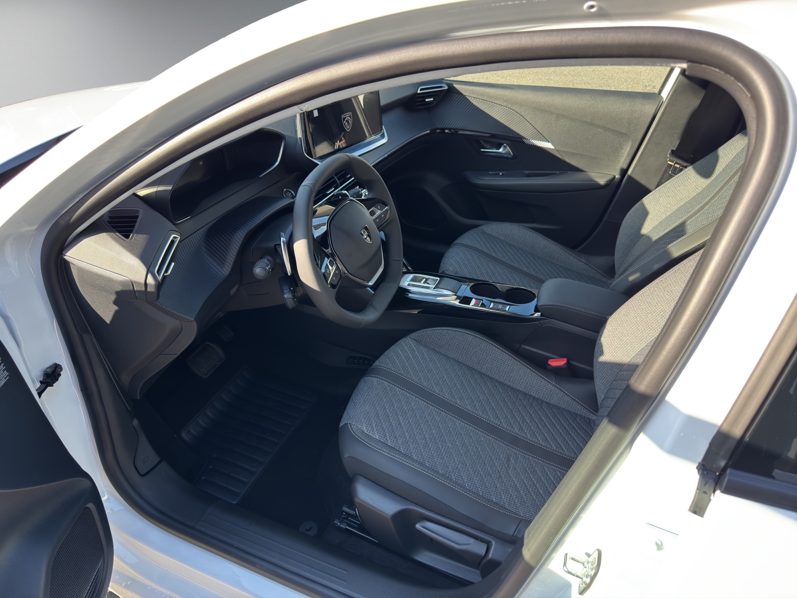 PEUGEOT 208 1.2 Hybrid Allure Premium - 4