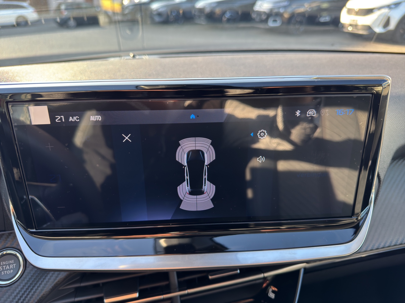 PEUGEOT 208 1.2 Hybrid Allure Premium - 9