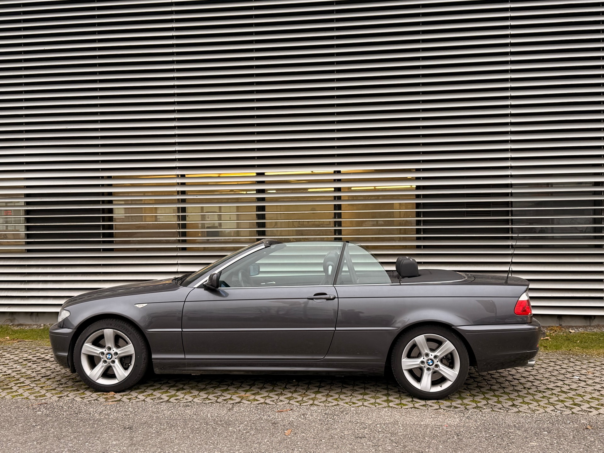 BMW 330Ci Cabriolet - 2