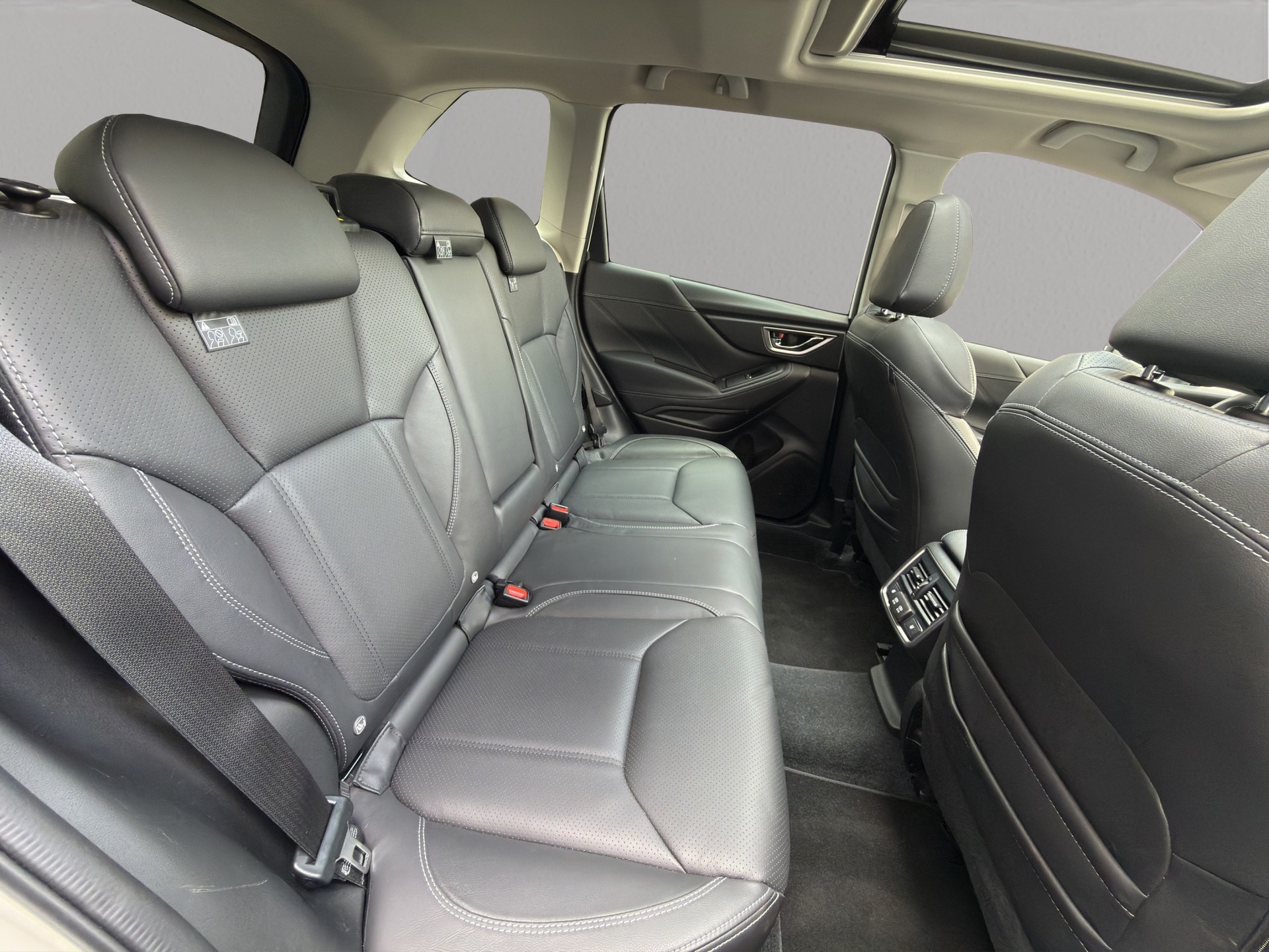 SUBARU Forester Station 2.0i e-Boxer Luxury - 11