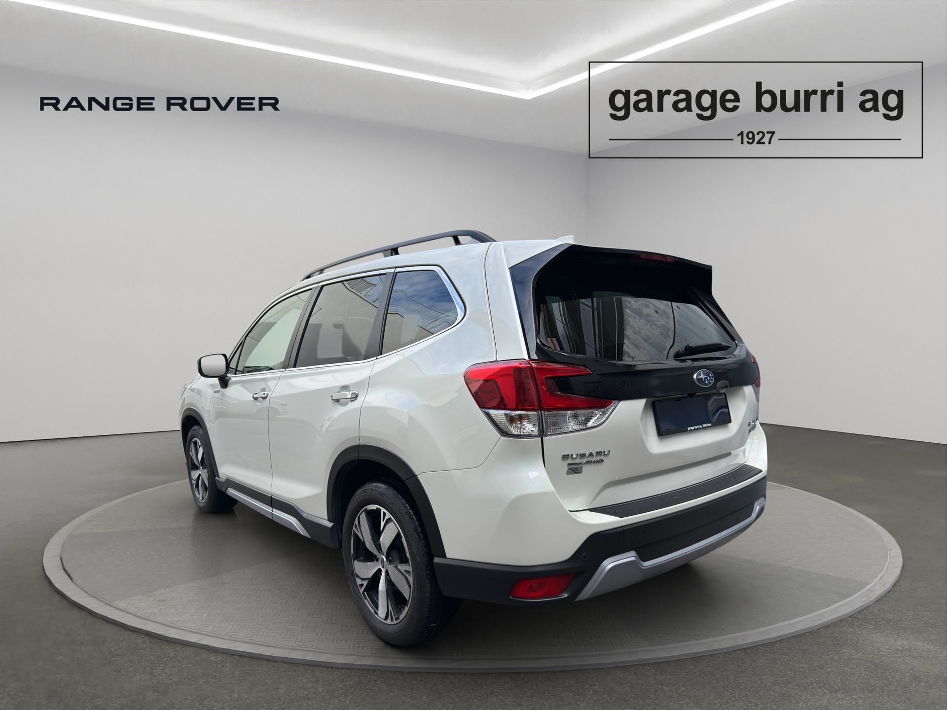 SUBARU Forester Station 2.0i e-Boxer Luxury - 2