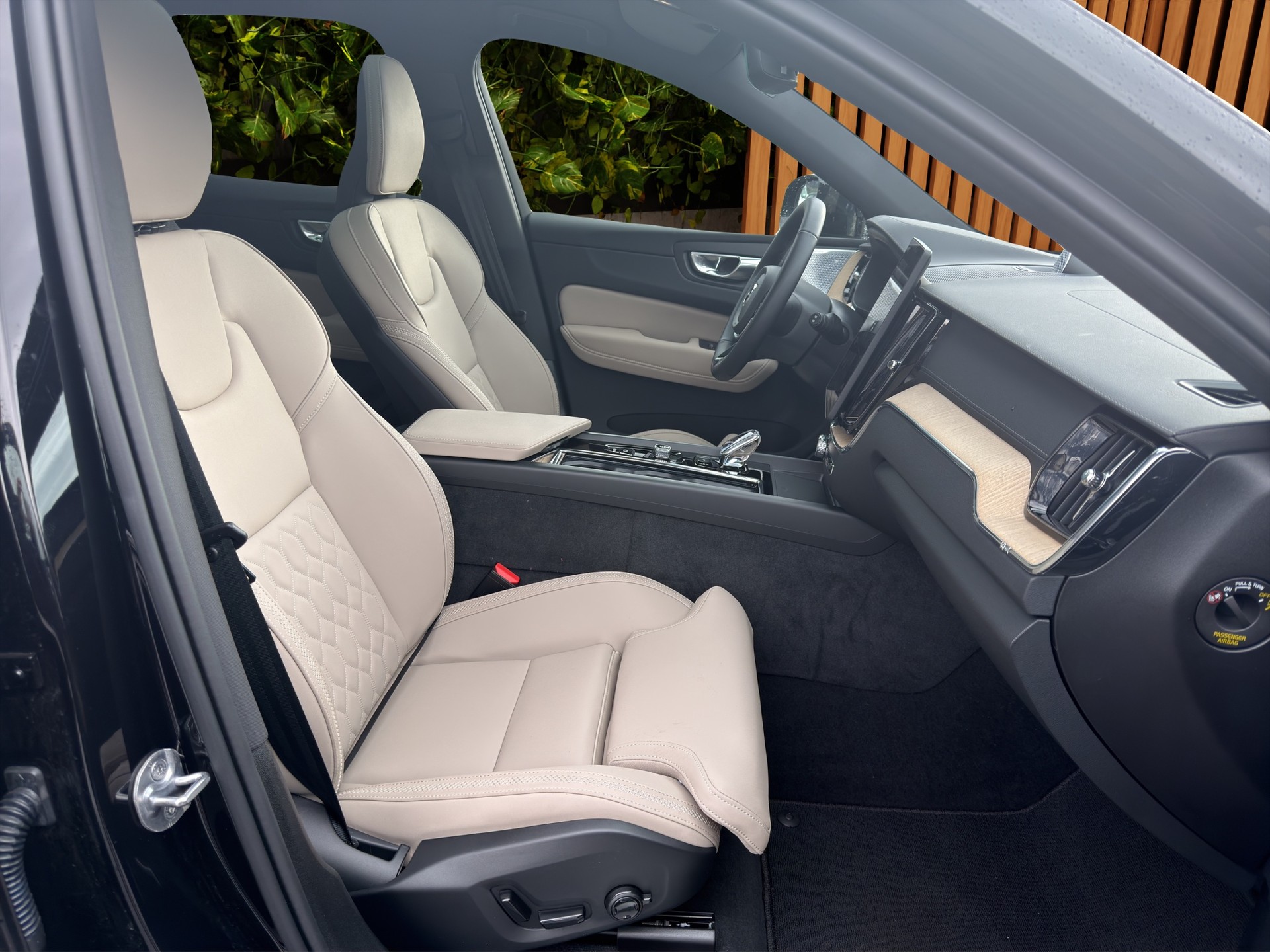 VOLVO XC60 2.0 T6 TE Ultra Dark eAWD - 16