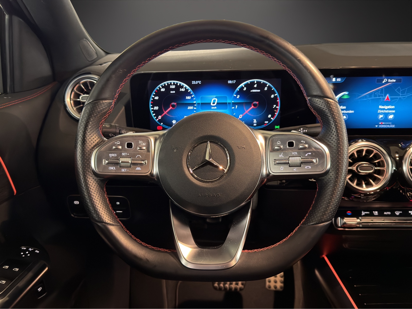 MERCEDES-BENZ GLA 200 4Matic AMG Line 8G-DCT - 11