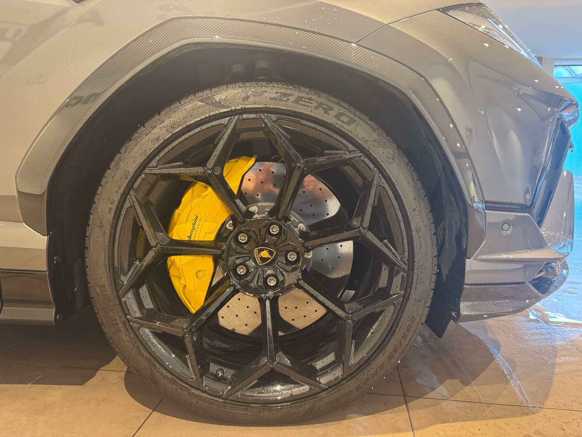 LAMBORGHINI Urus 4.0 Performante 666PS - 10