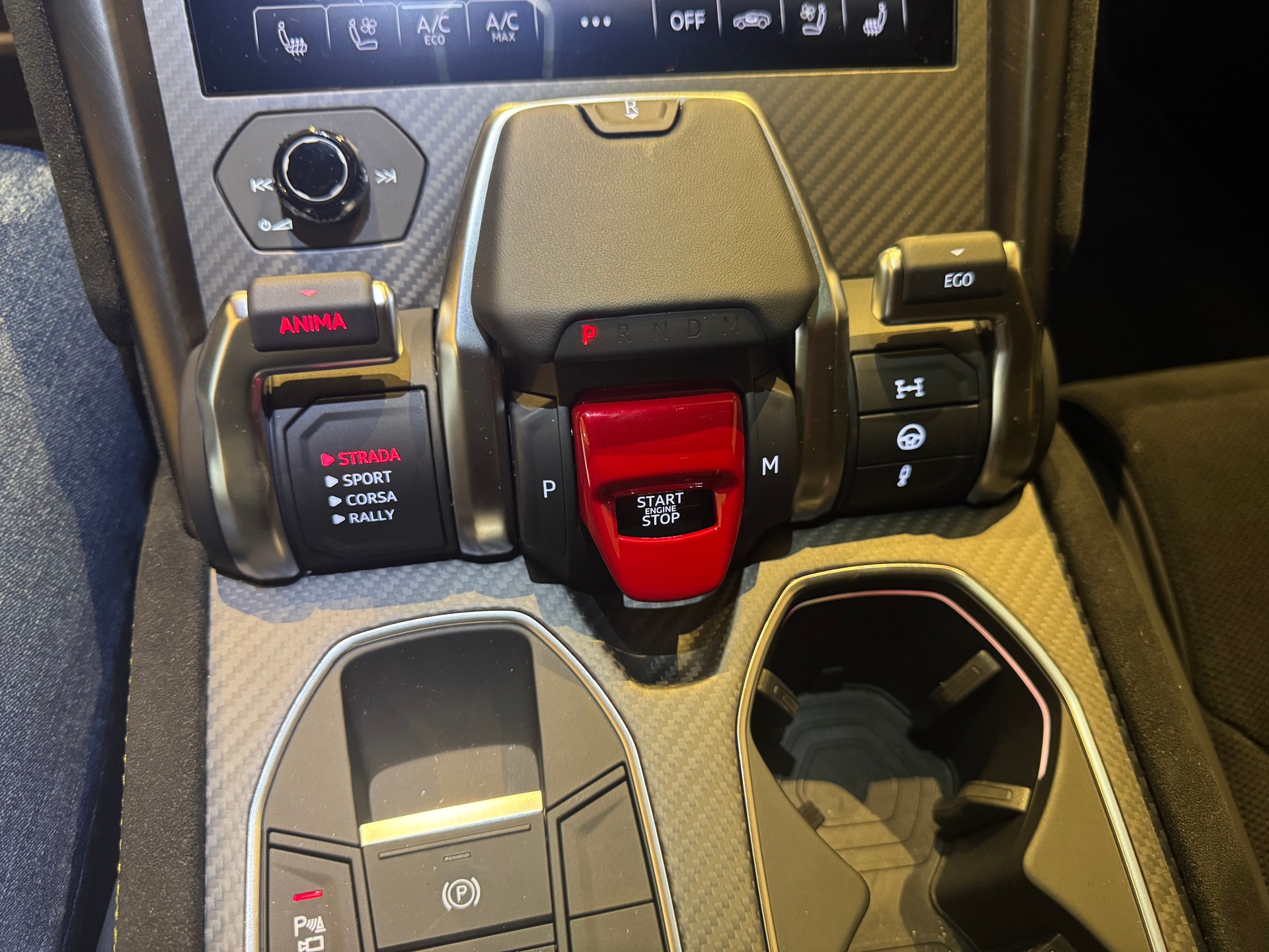 LAMBORGHINI Urus 4.0 Performante 666PS - 25