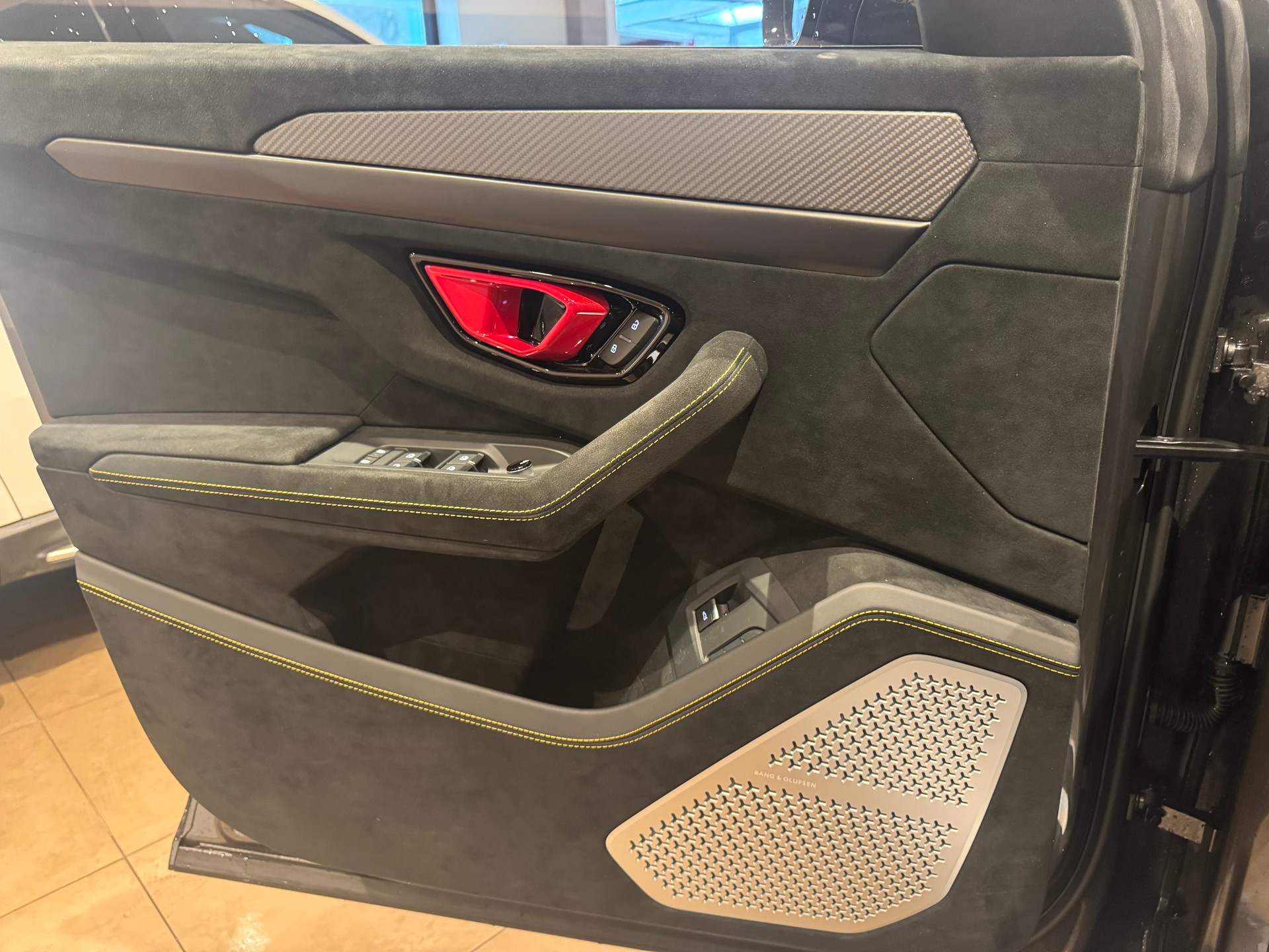 LAMBORGHINI Urus 4.0 Performante 666PS - 28