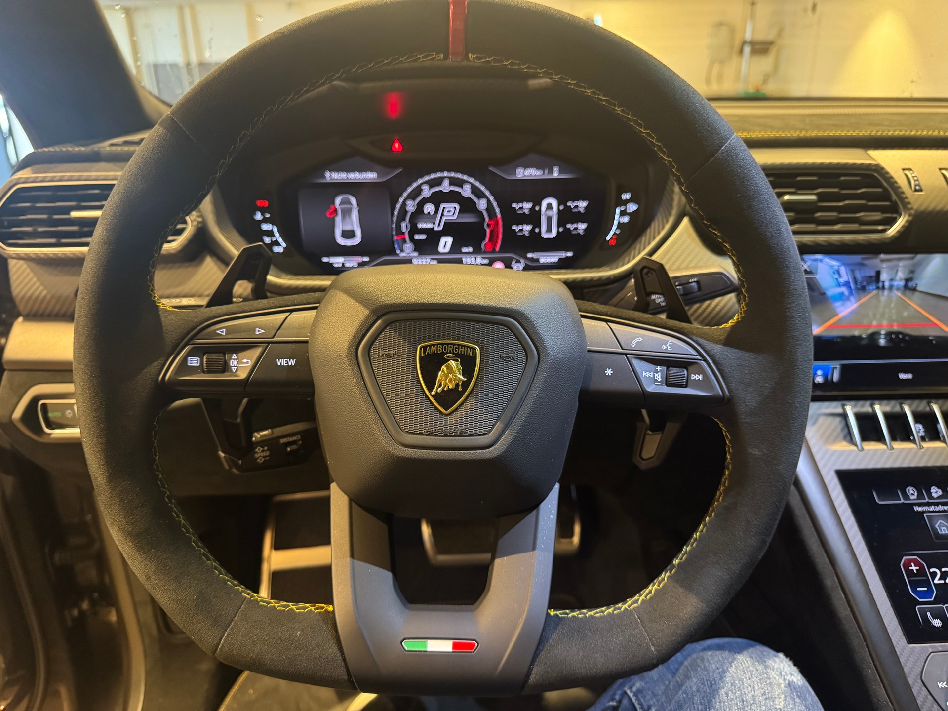 LAMBORGHINI Urus 4.0 Performante 666PS - 26