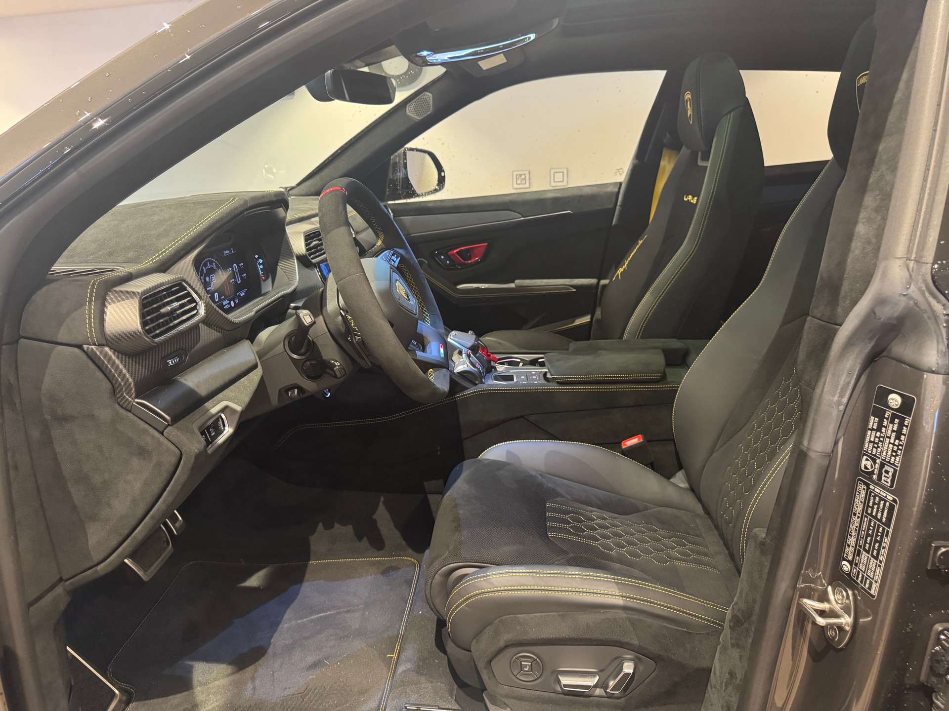 LAMBORGHINI Urus 4.0 Performante 666PS - 21