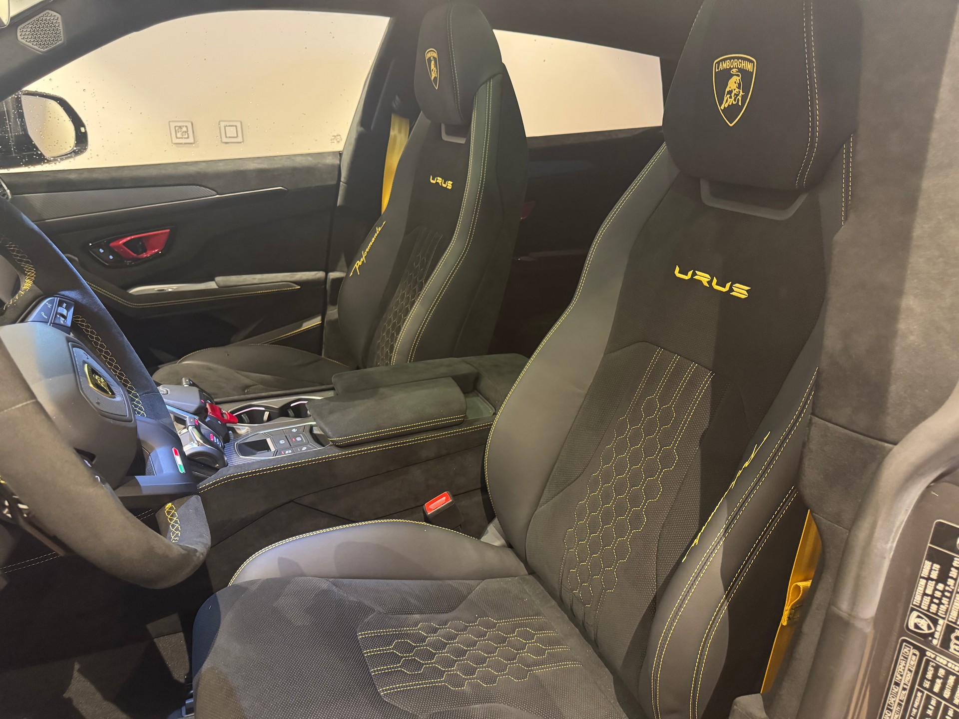 LAMBORGHINI Urus 4.0 Performante 666PS - 22