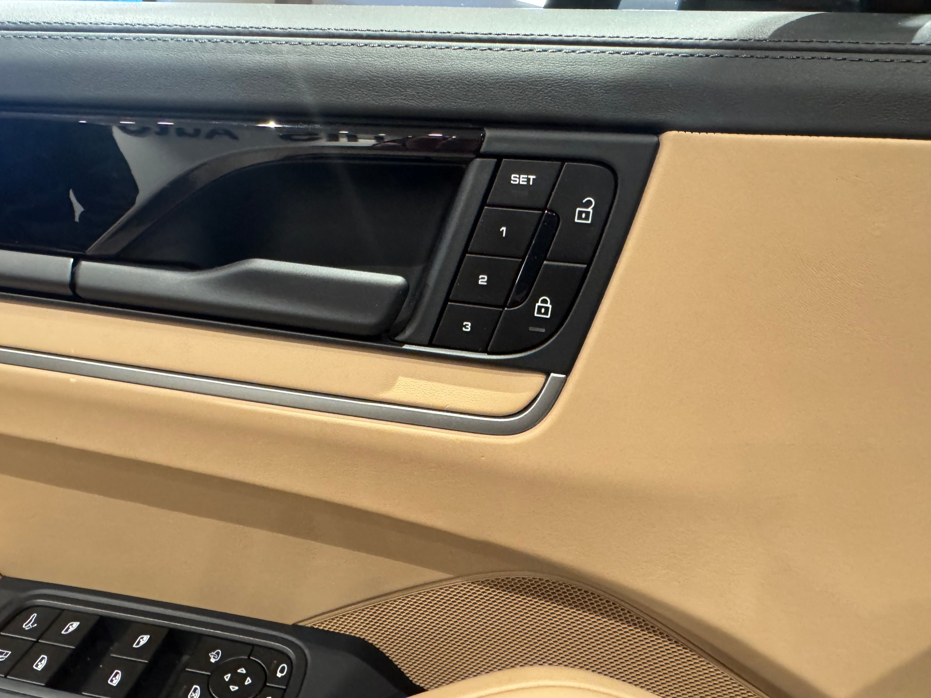 PORSCHE Cayenne 3.0 V6 E-Hybrid - 20