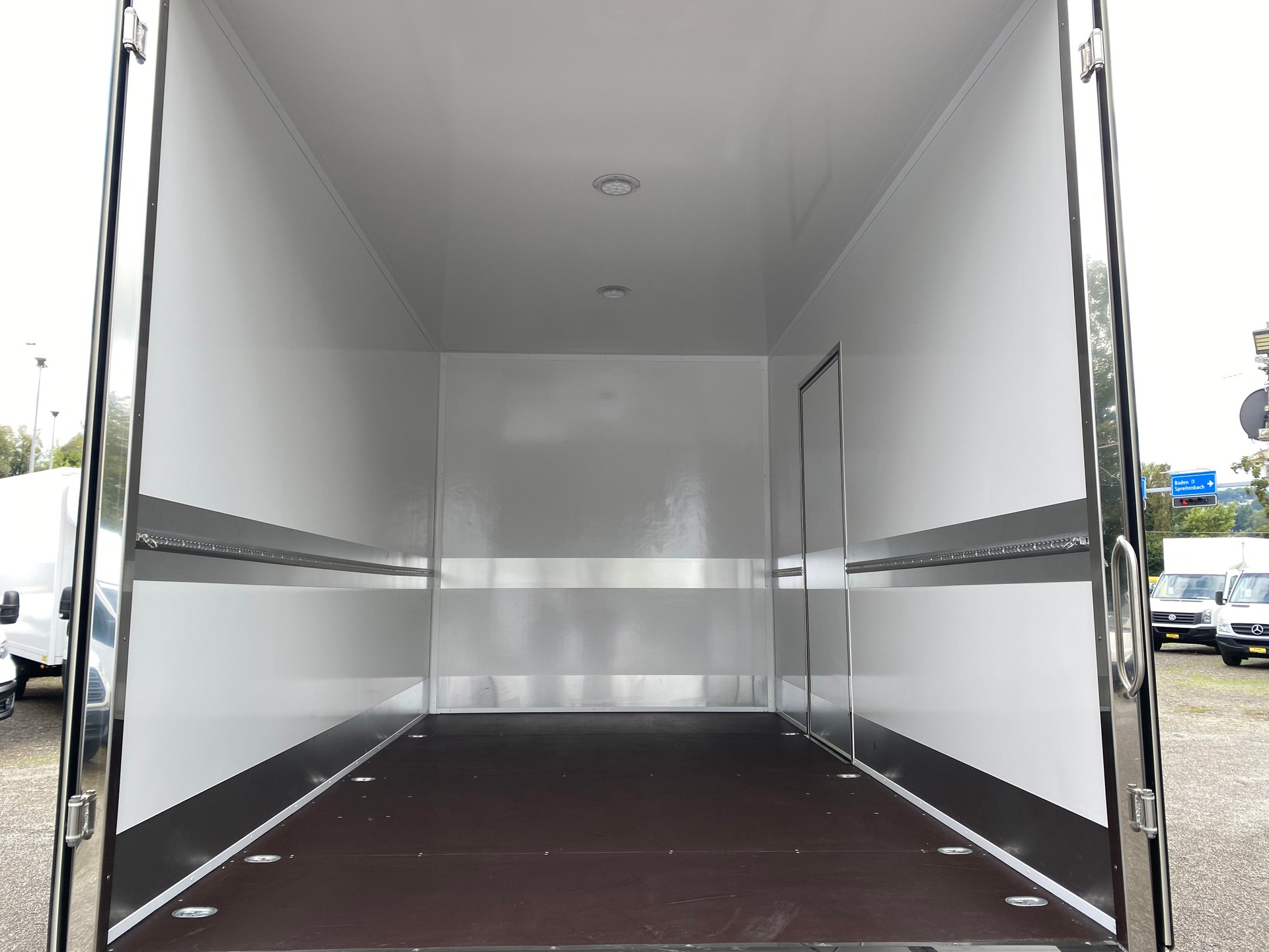 MERCEDES-BENZ Sprinter 317 CDI Möbelkoffer mit Flügeltüren 900 Kg. Nutzlast - 4