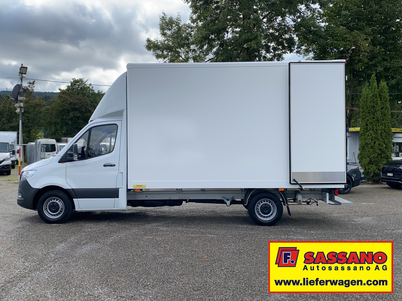 MERCEDES-BENZ Sprinter 317 CDI Möbelkoffer mit Flügeltüren 900 Kg. Nutzlast - 2