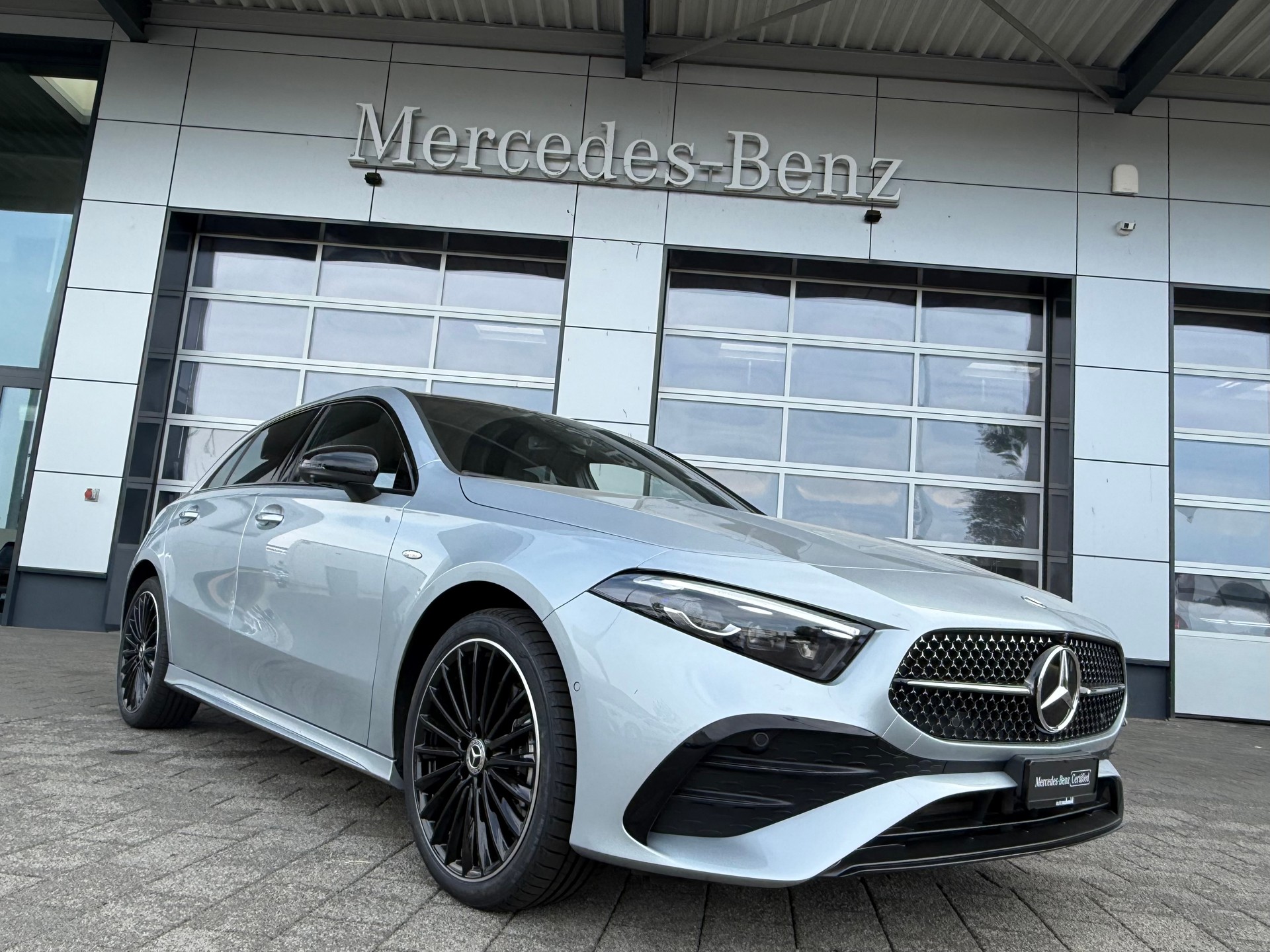 MERCEDES-BENZ A 250 e AMG Line 8G-DCT