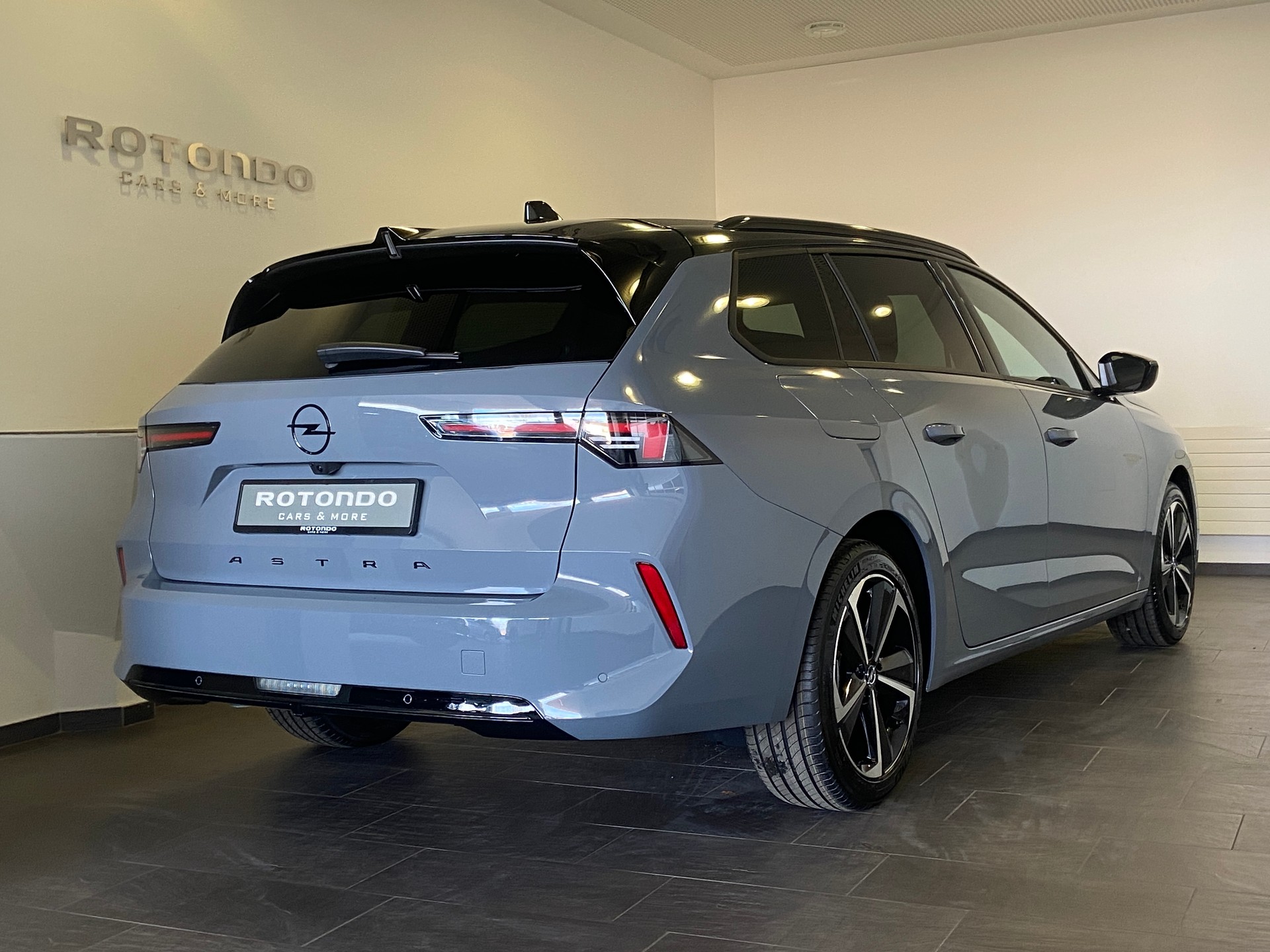 OPEL Astra Sports Tourer 1.2i Turbo GS Automat - 2