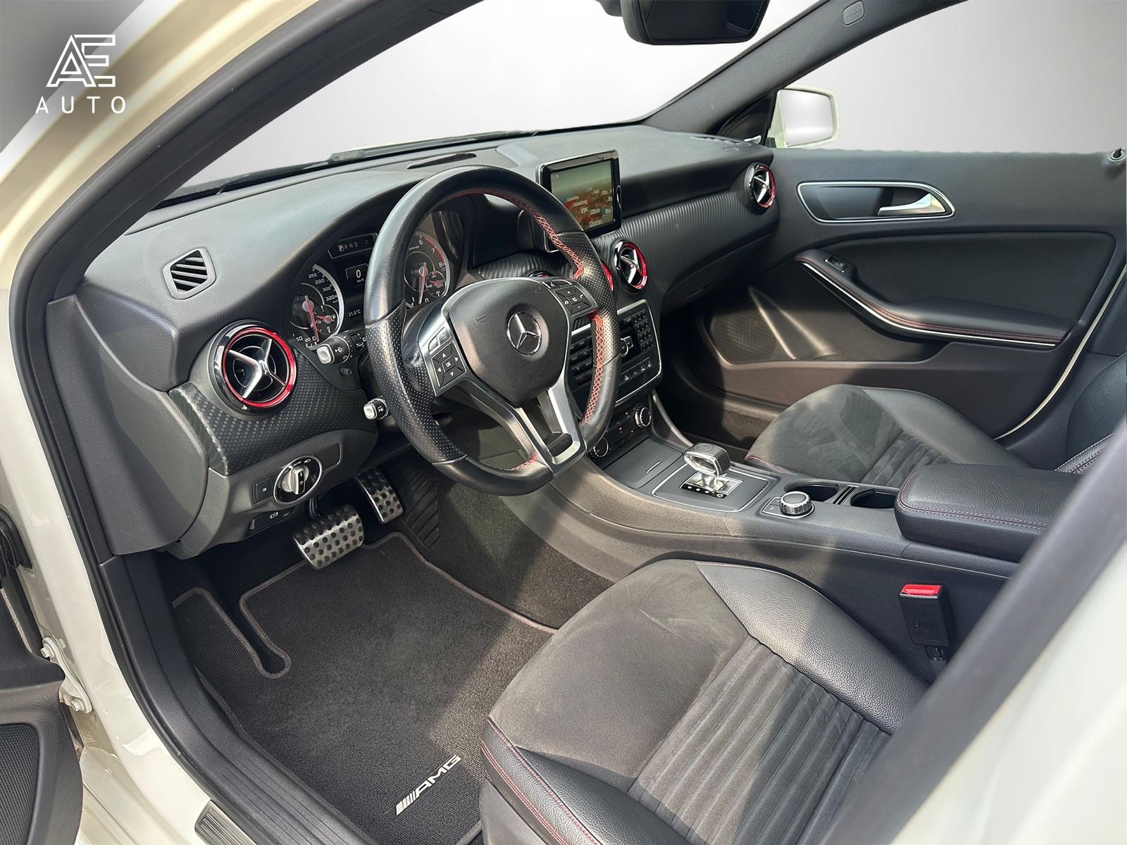 MERCEDES-BENZ A 45 AMG 4Matic Speedshift 7G-DCT - 9