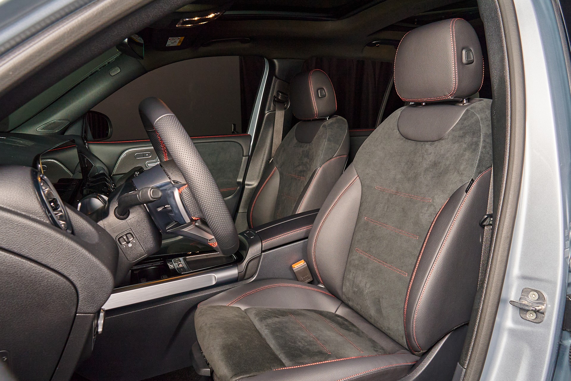 MERCEDES-BENZ GLB 250 4Matic 8G-Tronic - 12