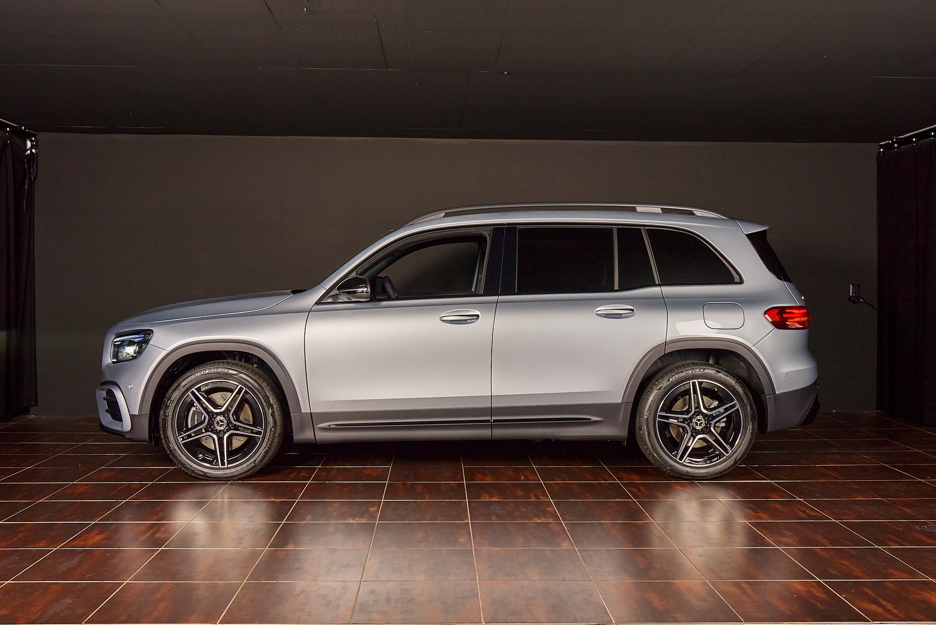 MERCEDES-BENZ GLB 250 4Matic 8G-Tronic - 3