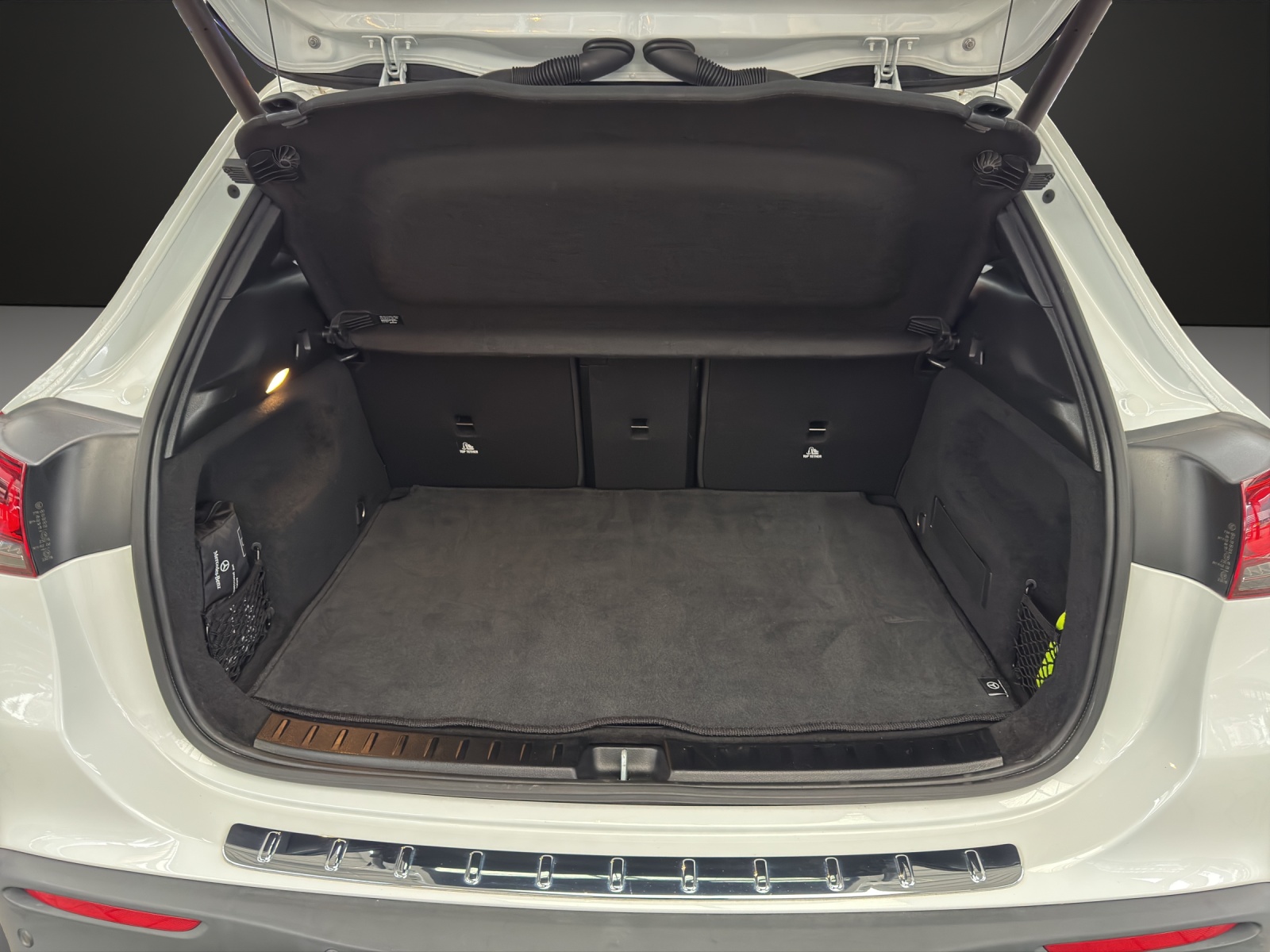 MERCEDES-BENZ EQA 300 AMG Line 4Matic - 9