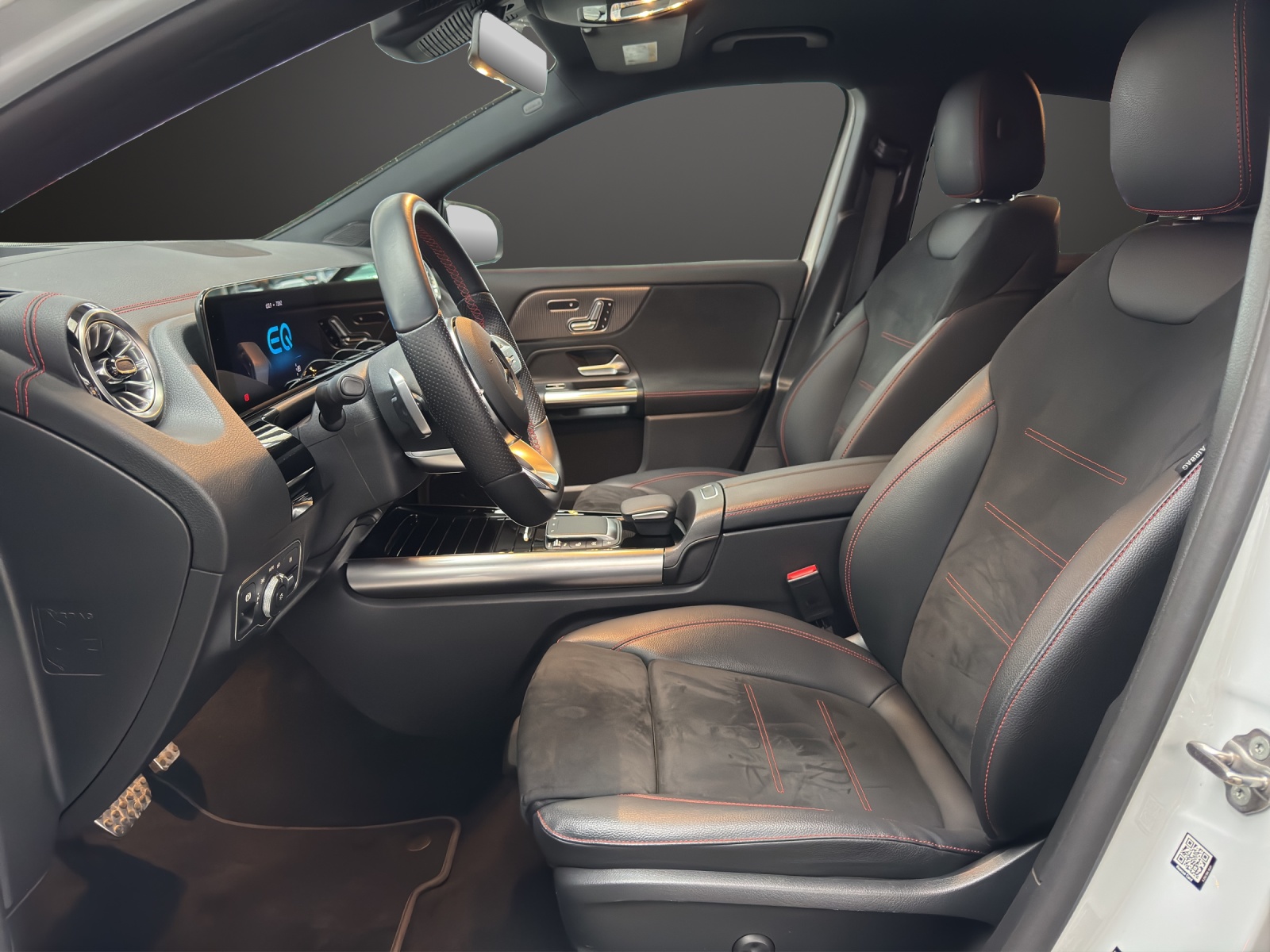 MERCEDES-BENZ EQA 300 AMG Line 4Matic - 10