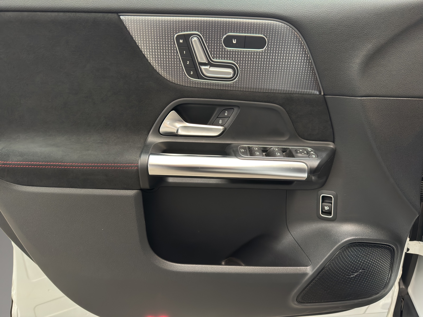 MERCEDES-BENZ EQA 300 AMG Line 4Matic - 13