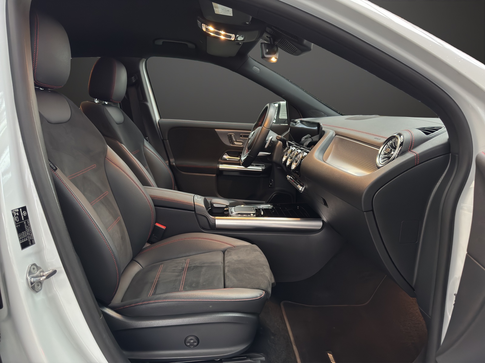 MERCEDES-BENZ EQA 300 AMG Line 4Matic - 12